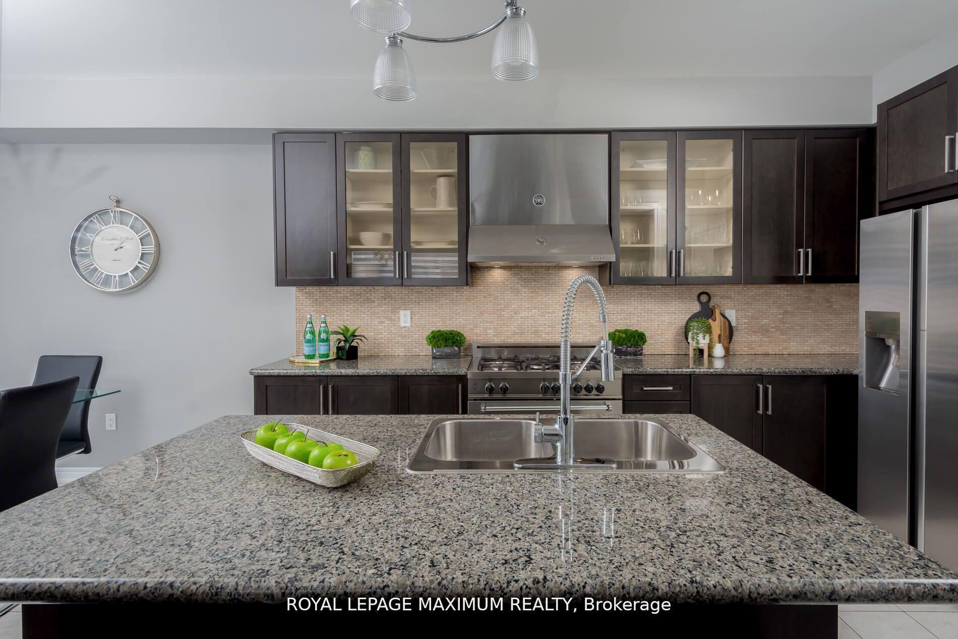 Photo 14 of 29 Red Tree Drive, Vaughan, Kleinburg — HOMEH
