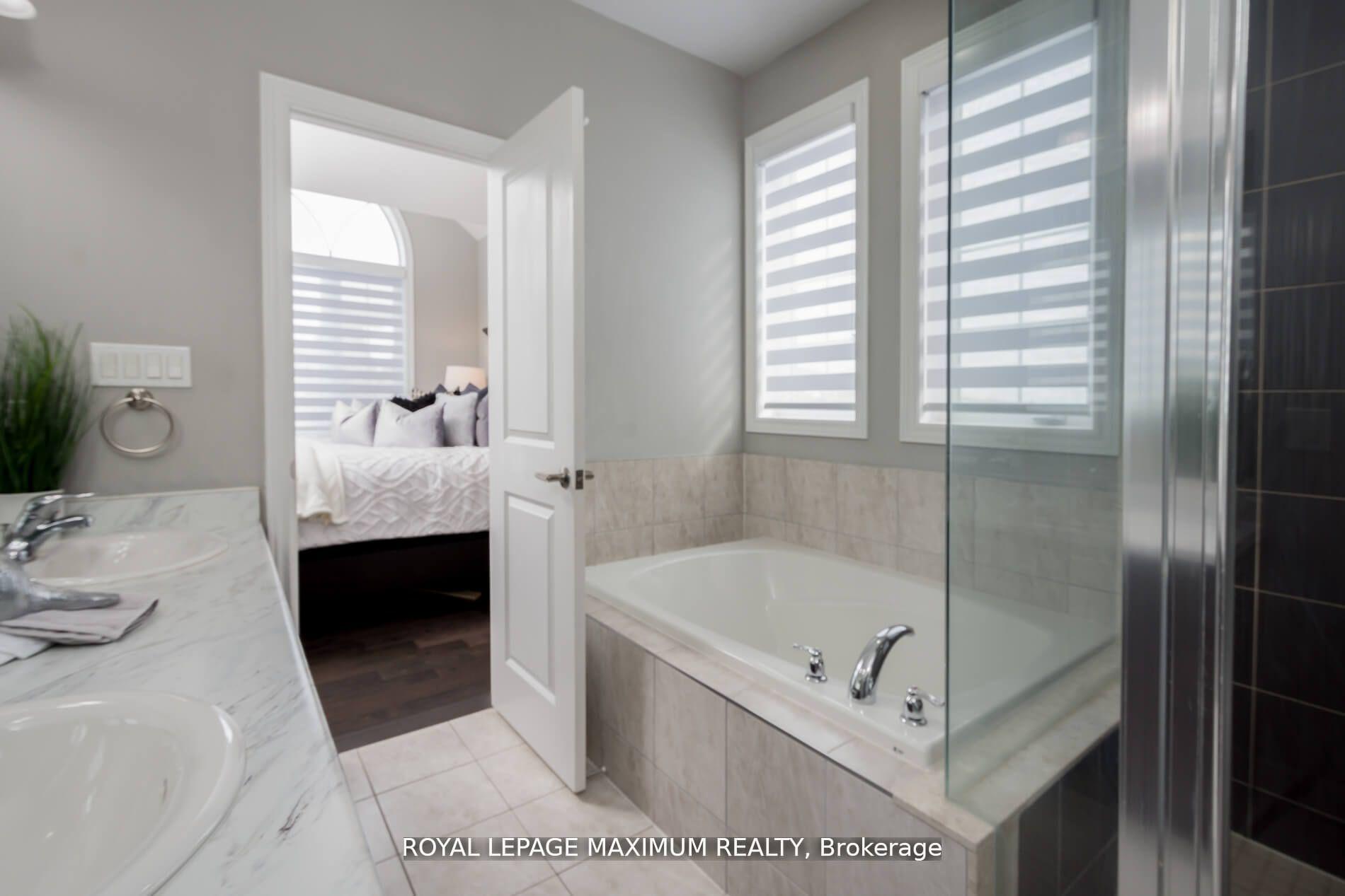 Photo 24 of 29 Red Tree Drive, Vaughan, Kleinburg — HOMEH