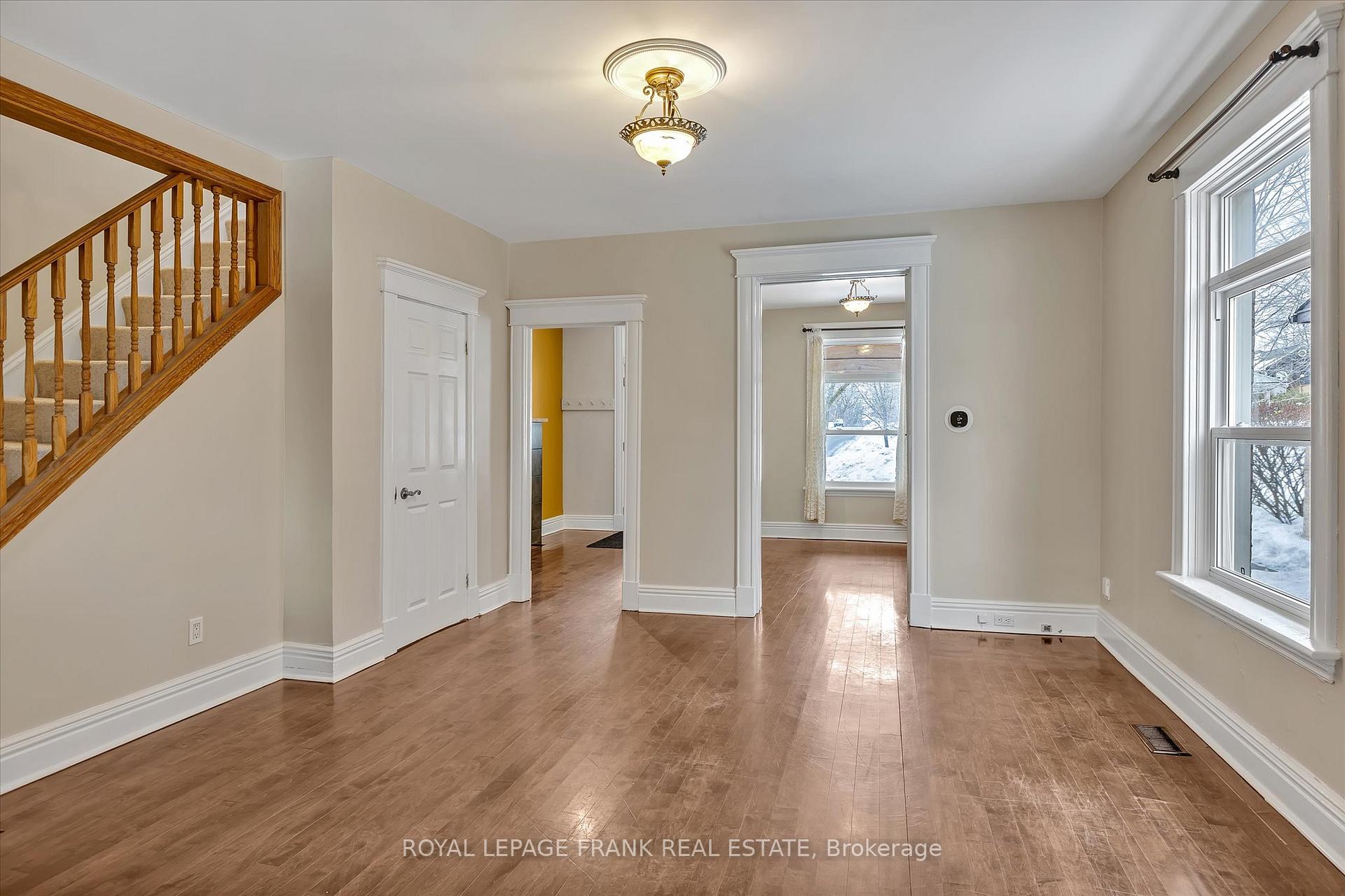 Photo 11 of 723 Bethune Street, Peterborough, Northcrest Ward 5 — HOMEH