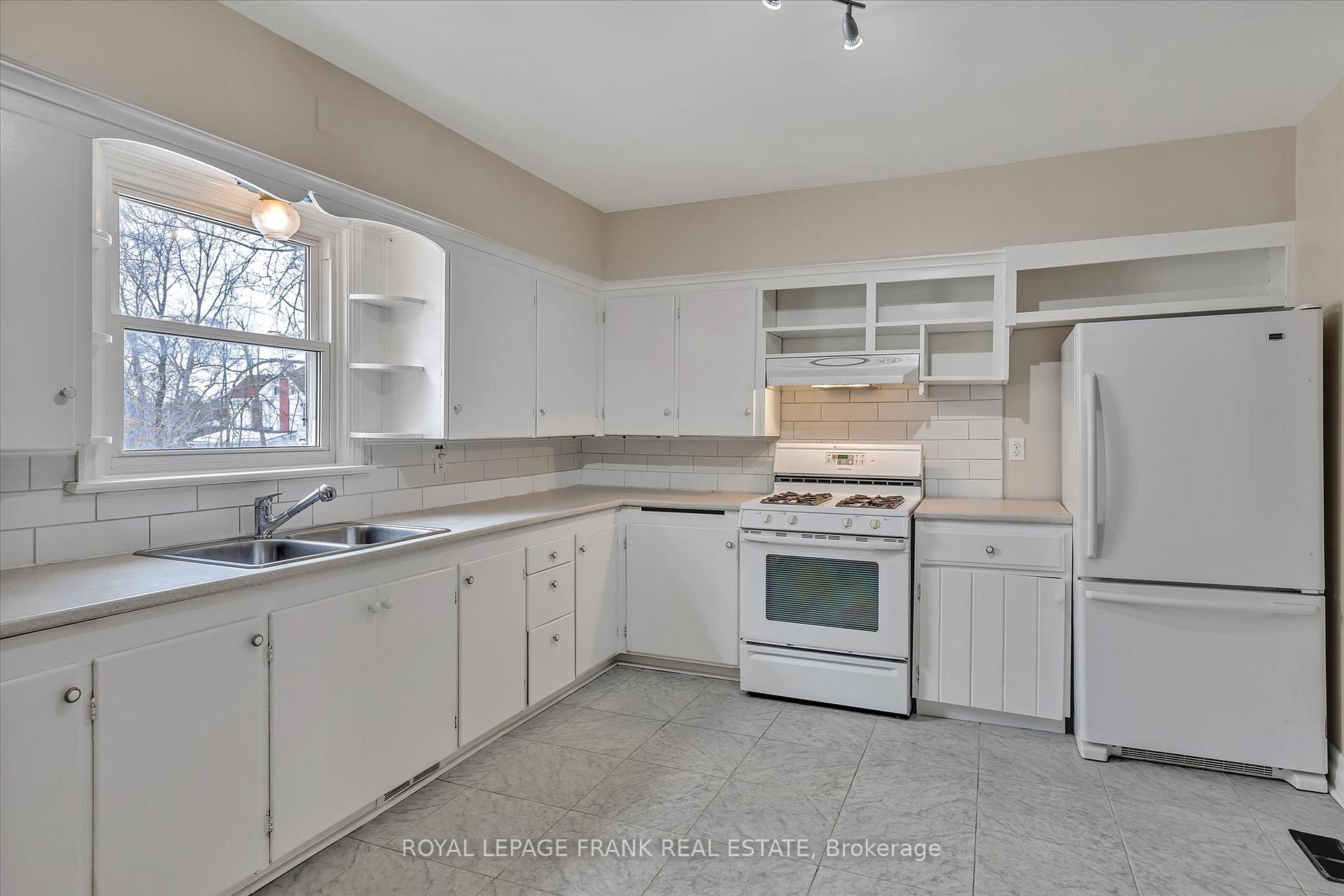 Photo 14 of 723 Bethune Street, Peterborough, Northcrest Ward 5 — HOMEH