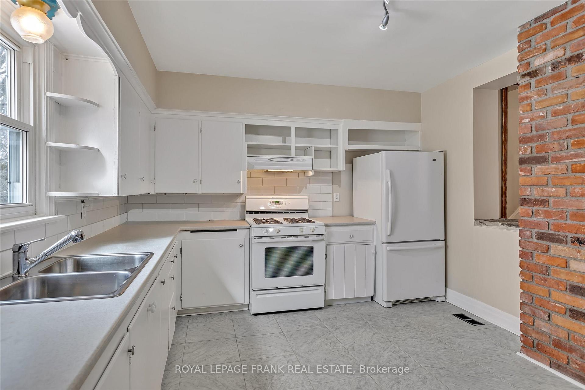 Photo 15 of 723 Bethune Street, Peterborough, Northcrest Ward 5 — HOMEH