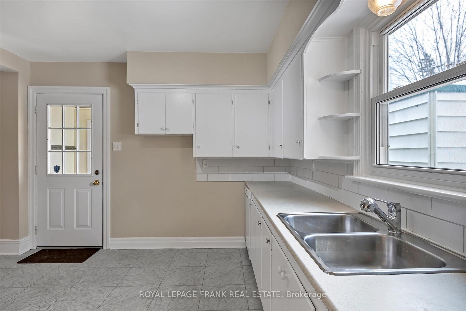 Photo 17 of 723 Bethune Street, Peterborough, Northcrest Ward 5 — HOMEH