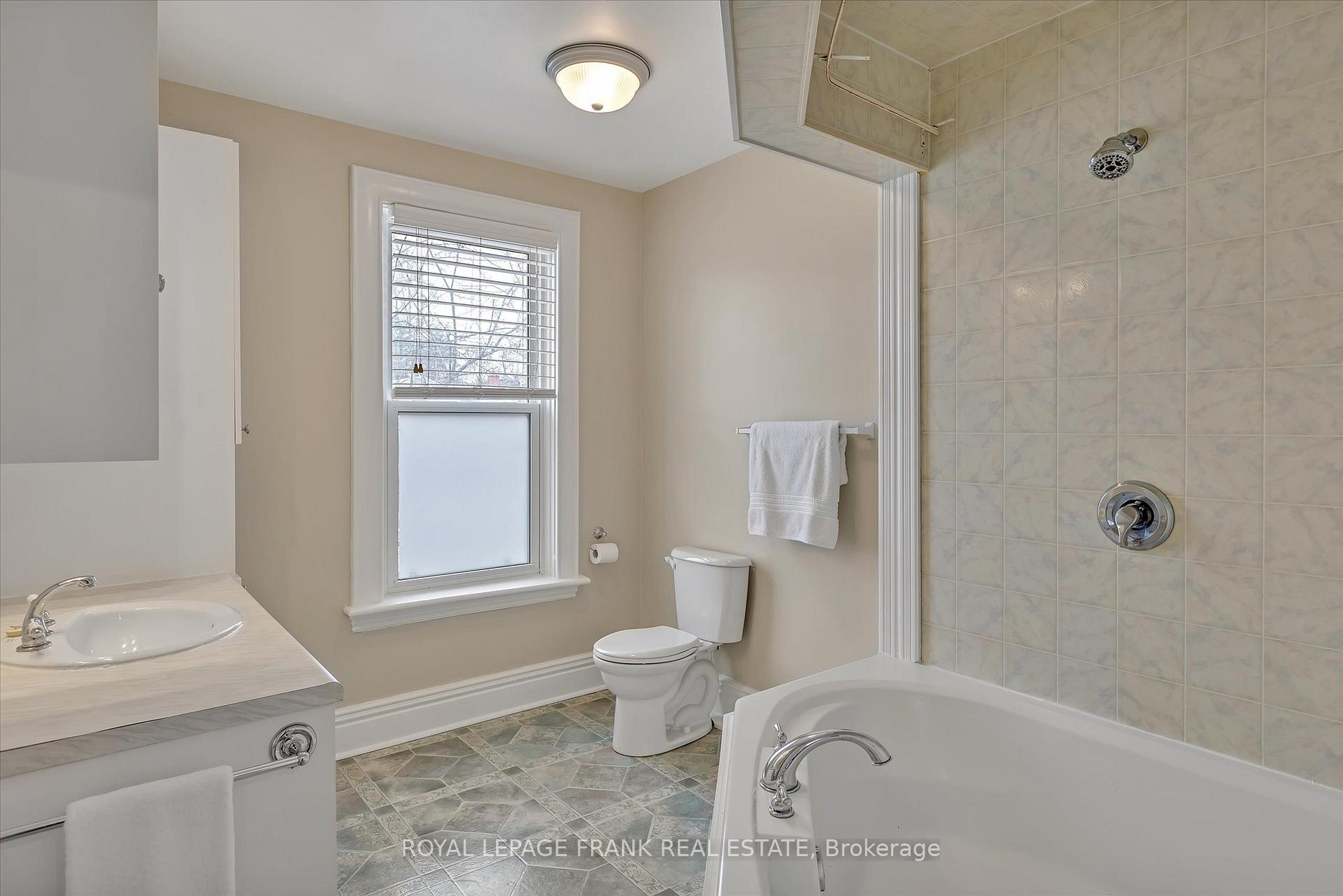 Photo 25 of 723 Bethune Street, Peterborough, Northcrest Ward 5 — HOMEH