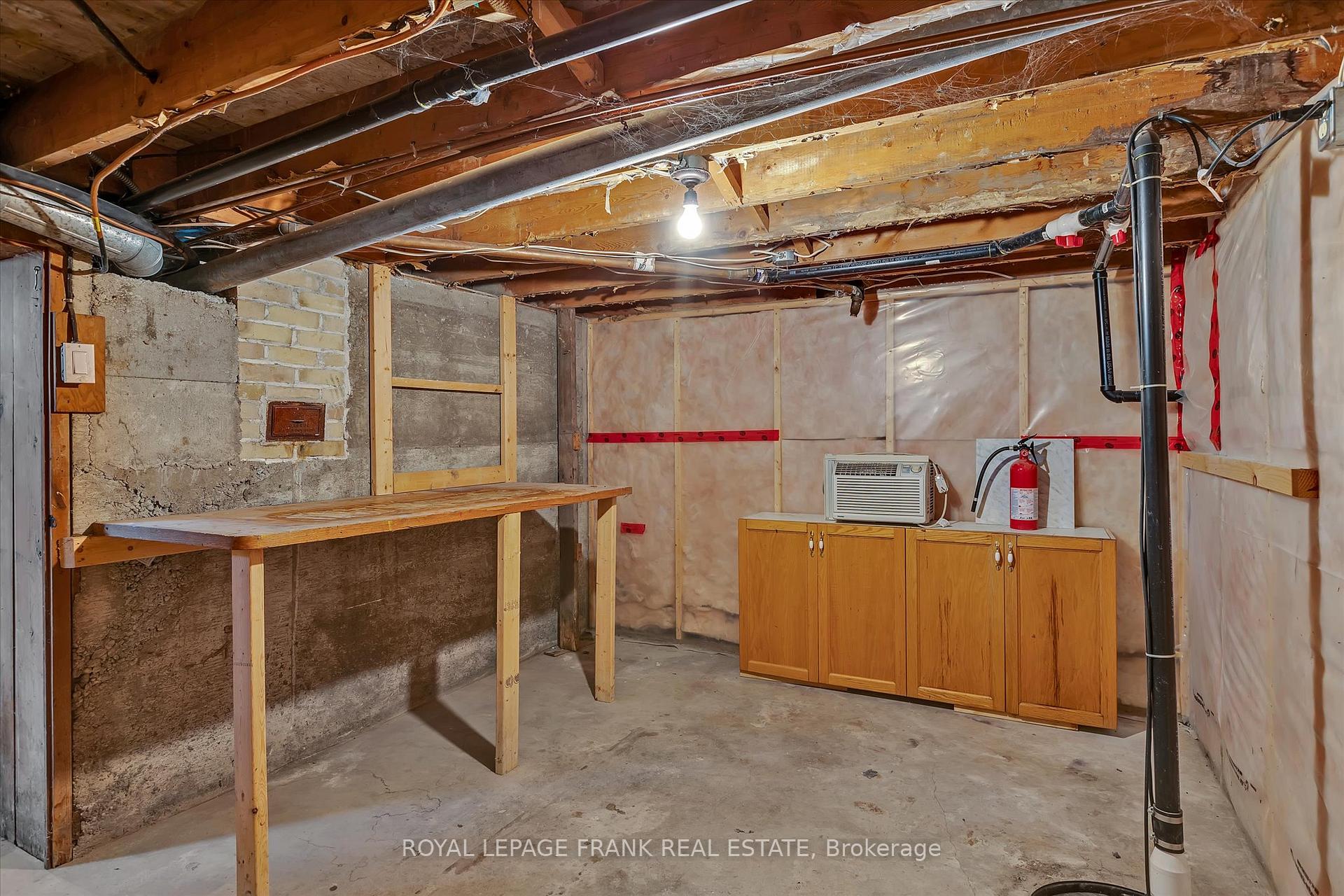 Photo 36 of 723 Bethune Street, Peterborough, Northcrest Ward 5 — HOMEH