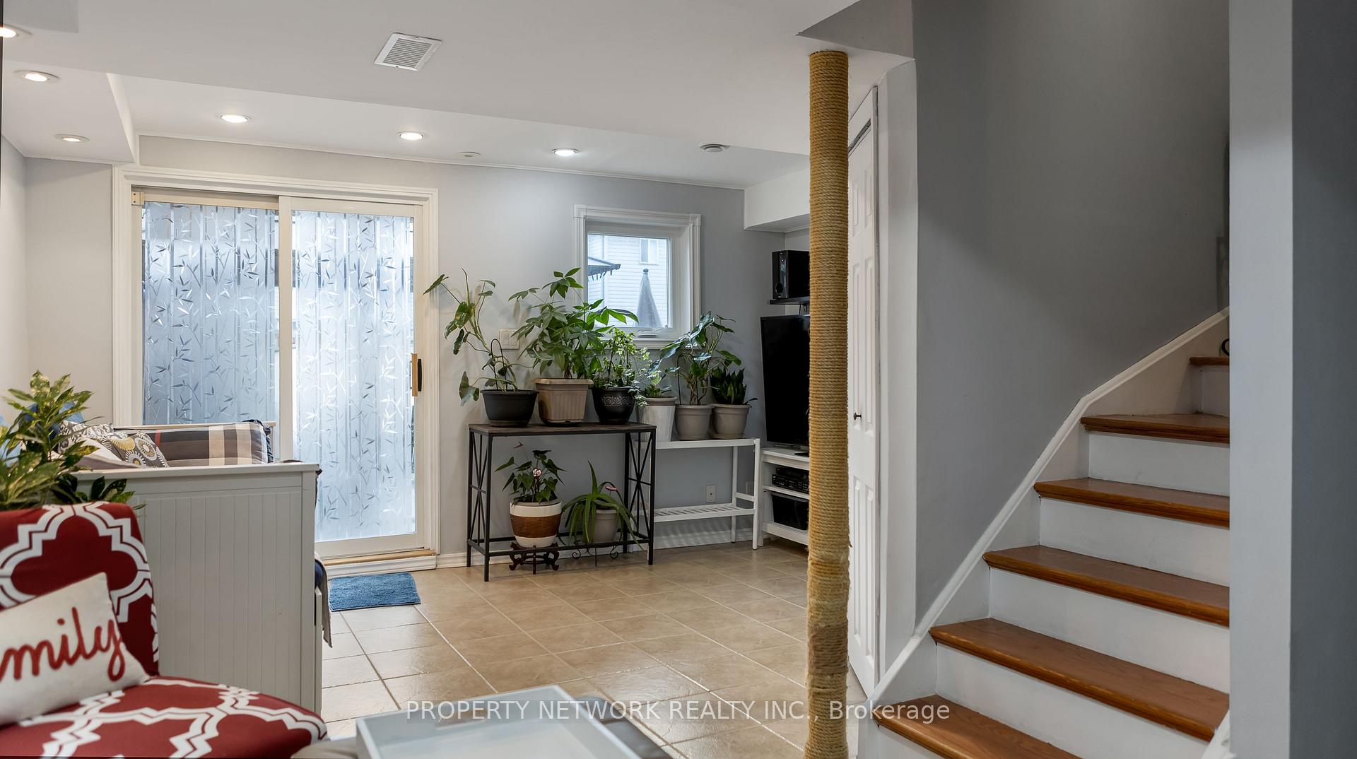 Photo 24 of 49 Lodgeway Drive, Vaughan, Rural Vaughan — HOMEH
