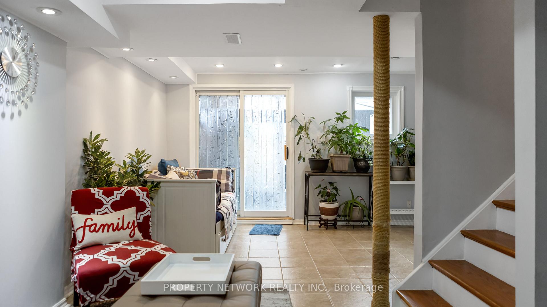 Photo 32 of 49 Lodgeway Drive, Vaughan, Rural Vaughan — HOMEH