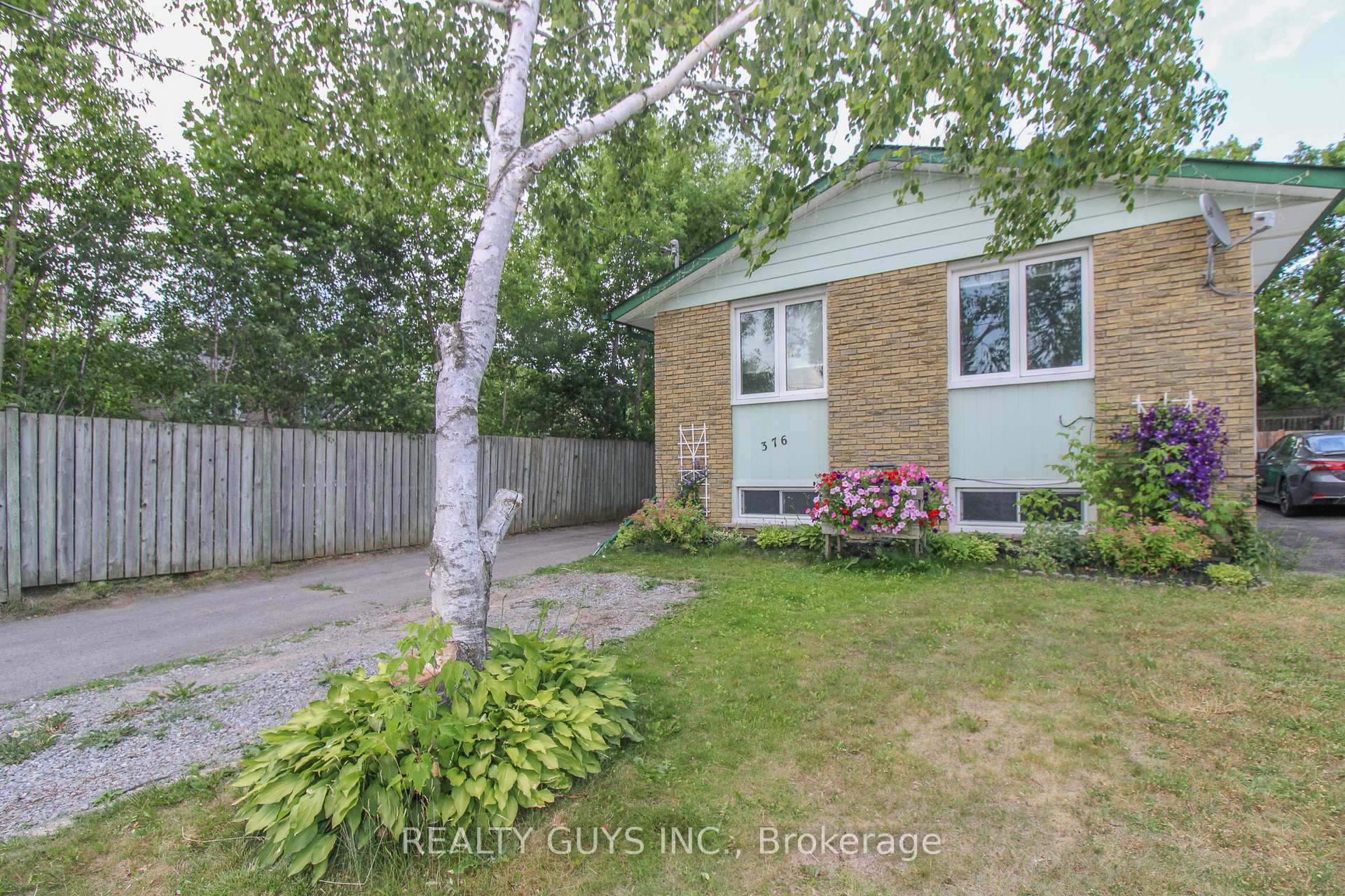 Photo 1 of 376 Southpark Drive, Peterborough, Ashburnham Ward 4 — HOMEH