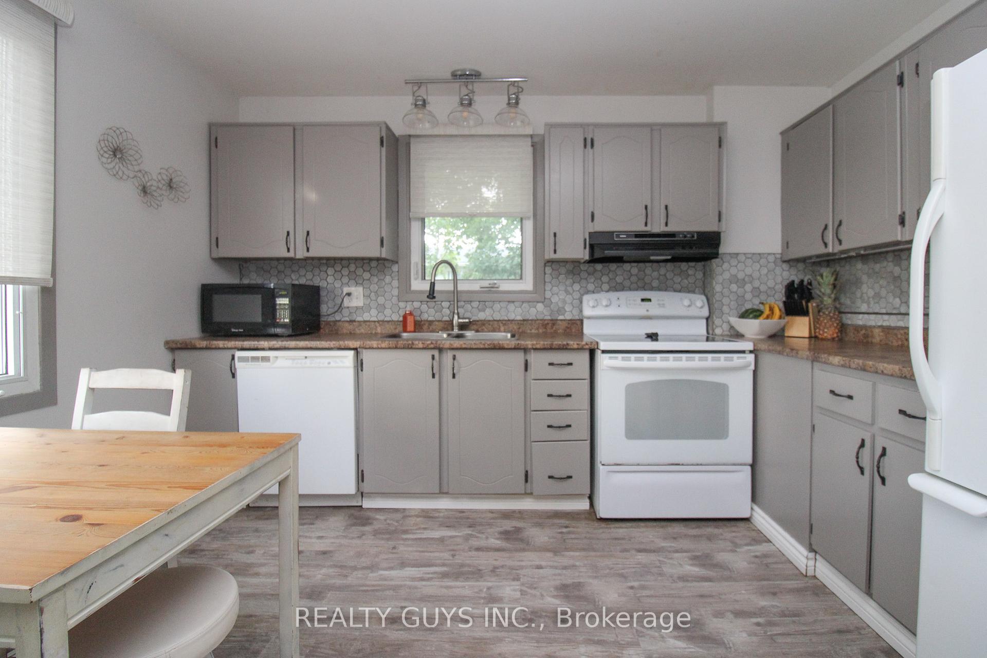 Photo 14 of 376 Southpark Drive, Peterborough, Ashburnham Ward 4 — HOMEH