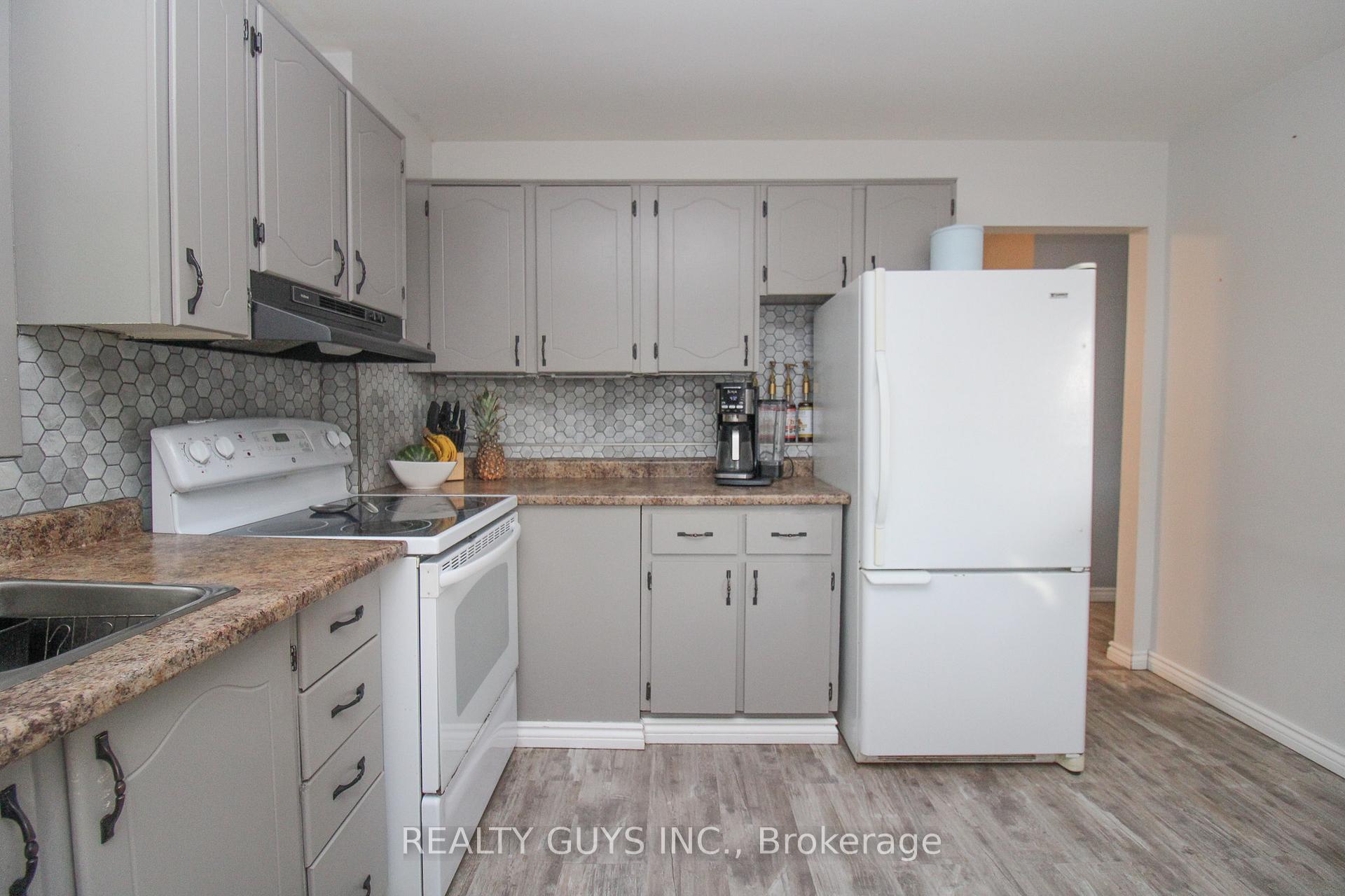 Photo 16 of 376 Southpark Drive, Peterborough, Ashburnham Ward 4 — HOMEH