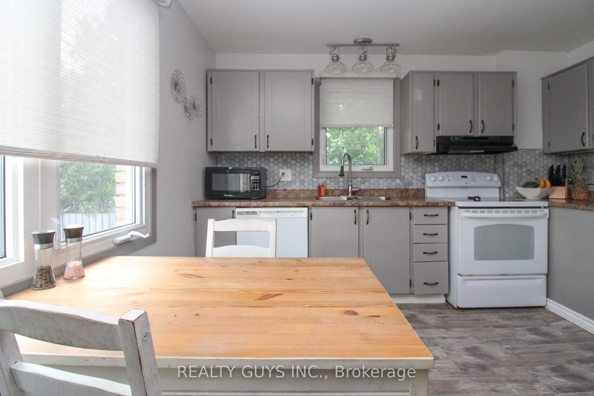 Photo 17 of 376 Southpark Drive, Peterborough, Ashburnham Ward 4 — HOMEH