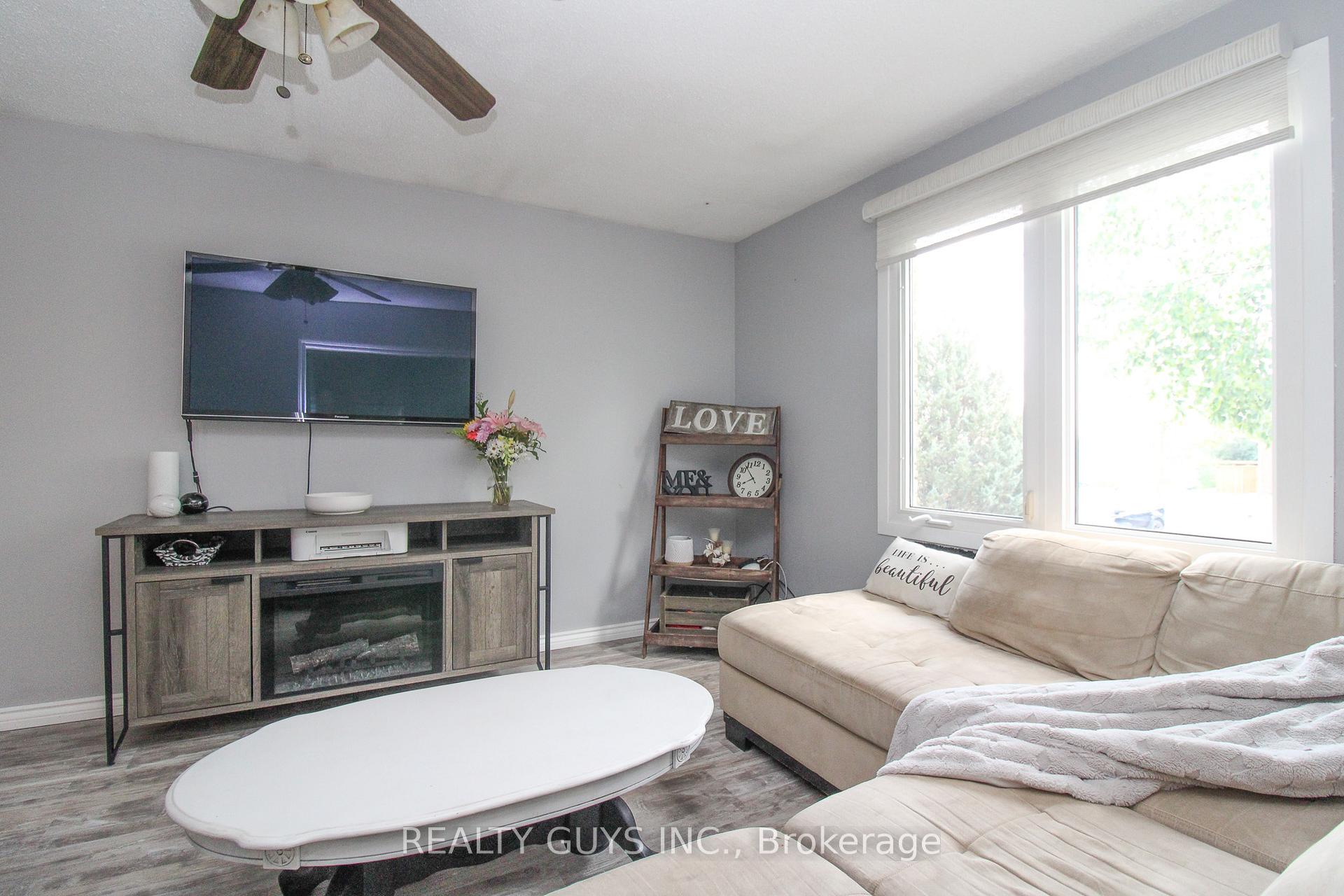 Photo 20 of 376 Southpark Drive, Peterborough, Ashburnham Ward 4 — HOMEH