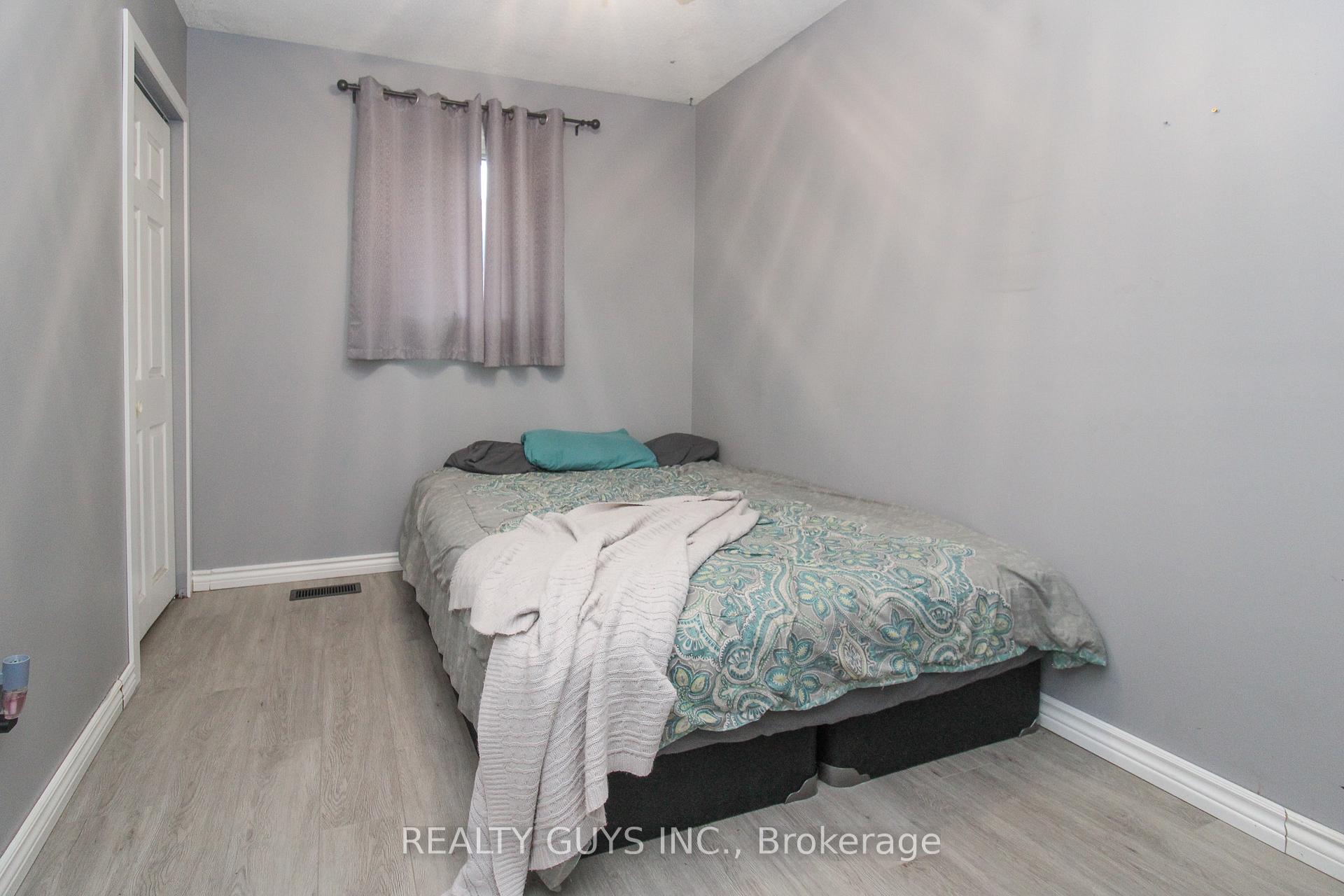 Photo 25 of 376 Southpark Drive, Peterborough, Ashburnham Ward 4 — HOMEH