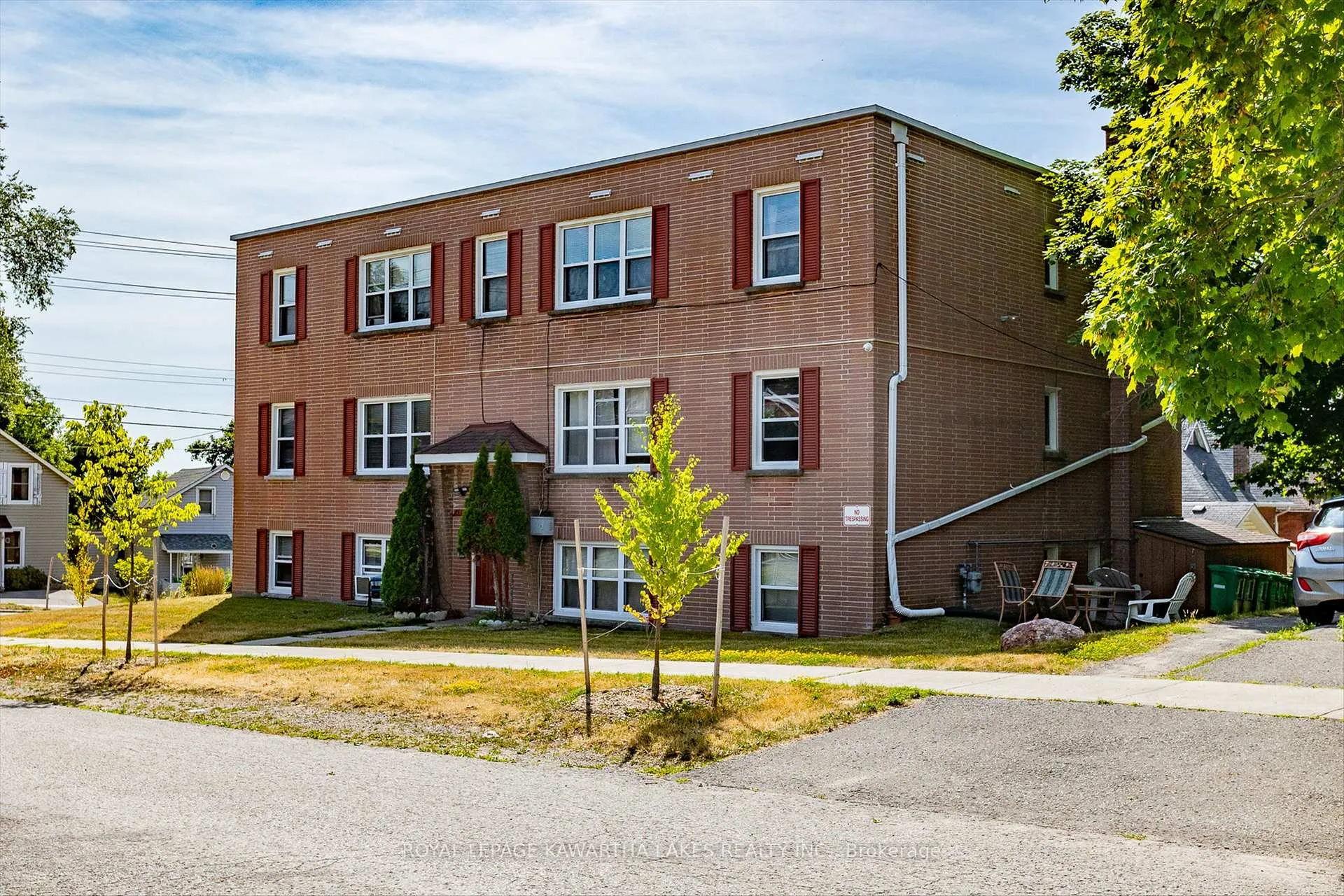 Photo 2 of 455 Cordach Crescent, Peterborough, Town Ward 3 — HOMEH