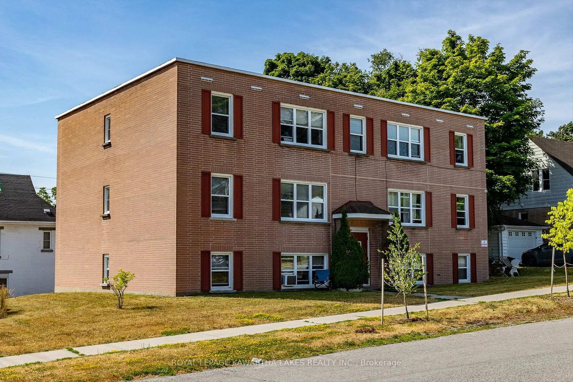 Photo 3 of 455 Cordach Crescent, Peterborough, Town Ward 3 — HOMEH