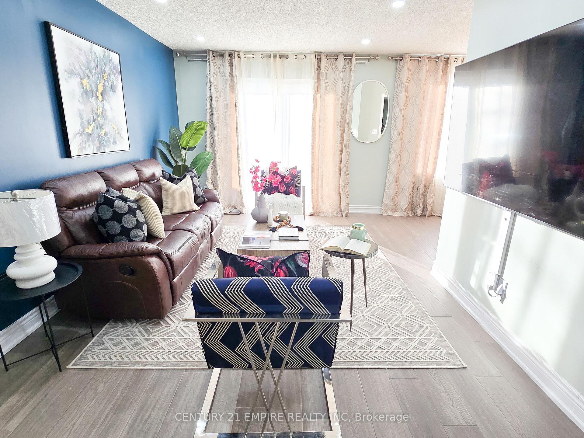 Photo 5 of 154 Adele Crescent, Oshawa, McLaughlin — HOMEH