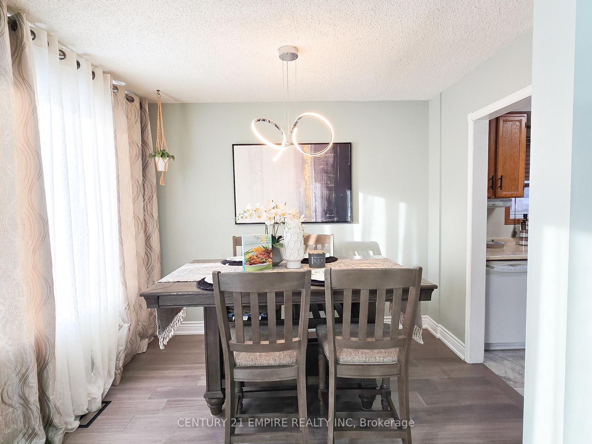 Photo 7 of 154 Adele Crescent, Oshawa, McLaughlin — HOMEH