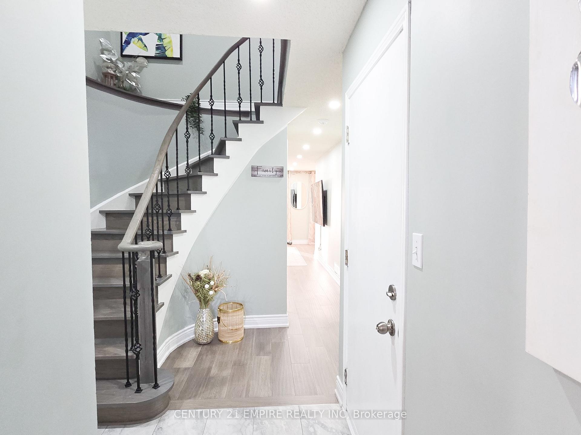 Photo 12 of 154 Adele Crescent, Oshawa, McLaughlin — HOMEH