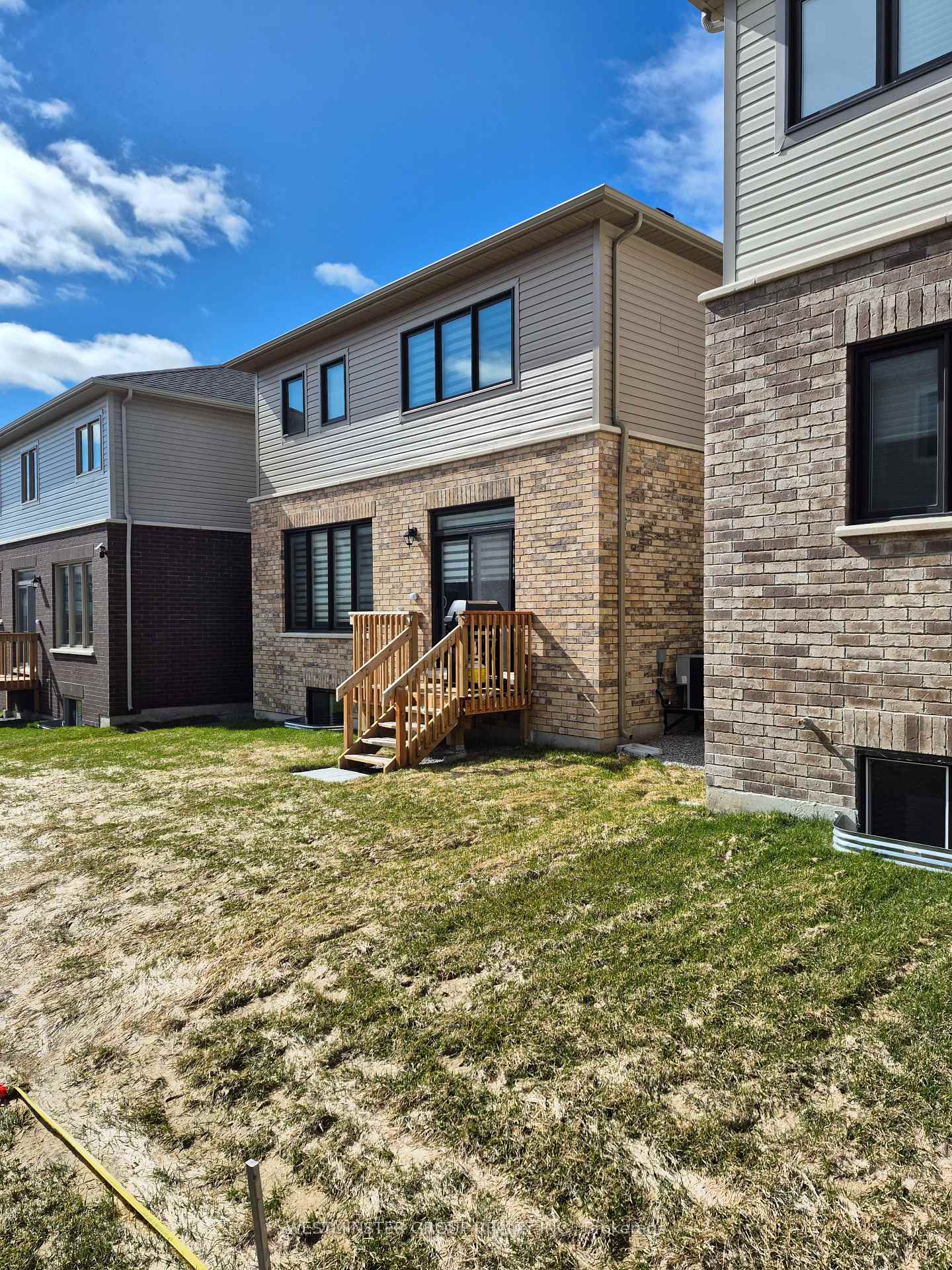 Photo 2 of 18 Gemini Drive, Barrie, Rural Barrie Southeast — HOMEH