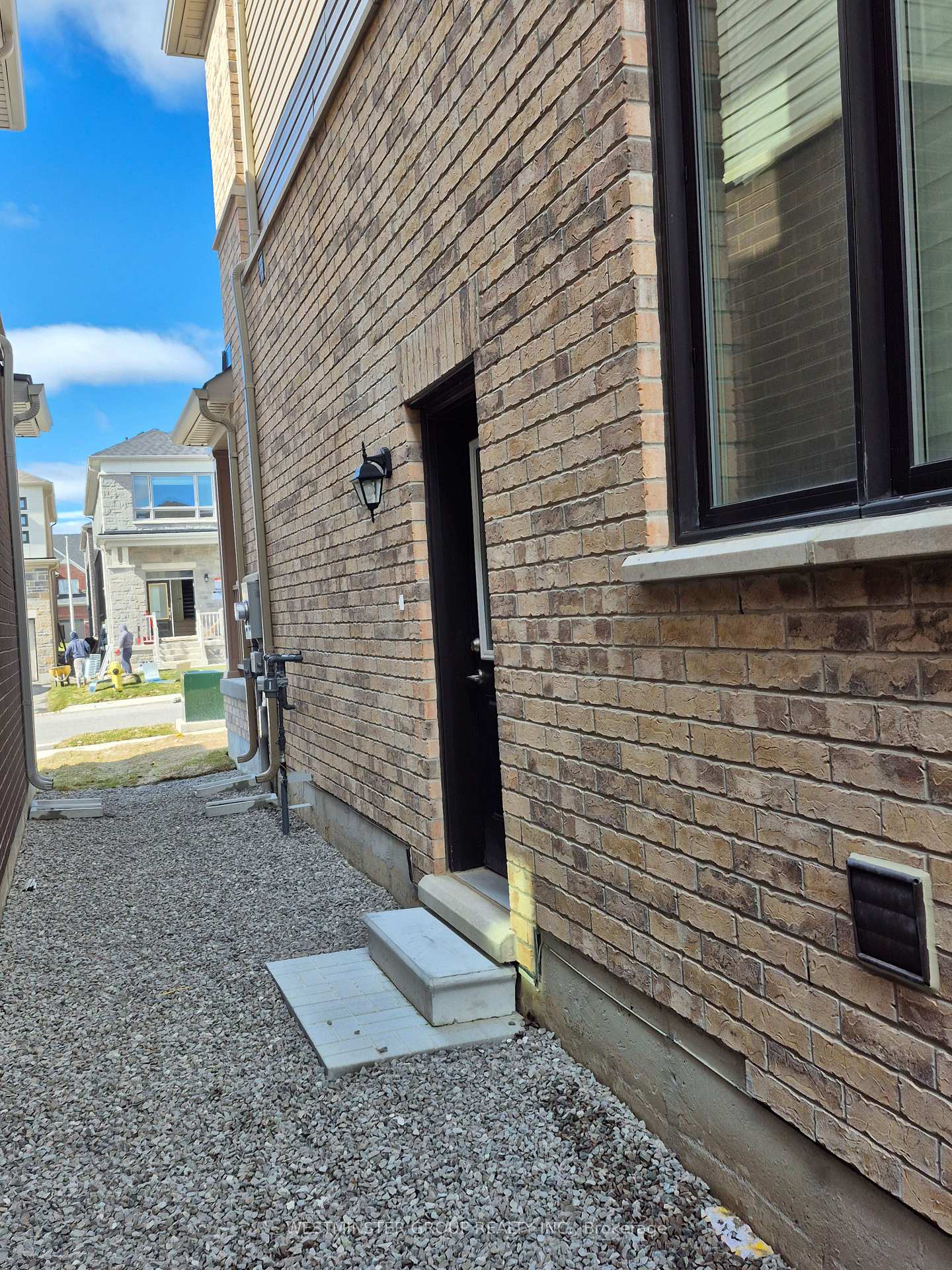 Photo 3 of 18 Gemini Drive, Barrie, Rural Barrie Southeast — HOMEH