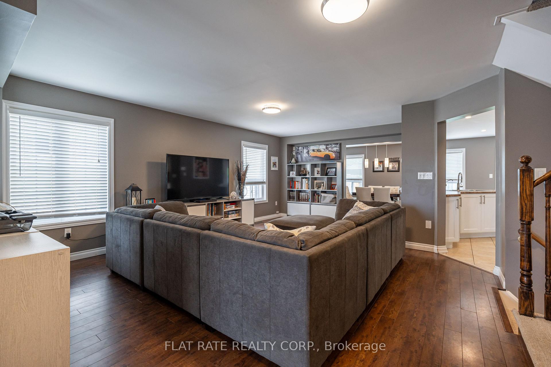 Photo 4 of 696 Tully Crescent, Peterborough, Monaghan Ward 2 — HOMEH