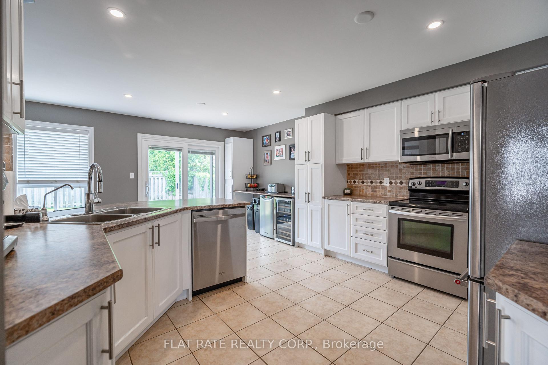 Photo 9 of 696 Tully Crescent, Peterborough, Monaghan Ward 2 — HOMEH
