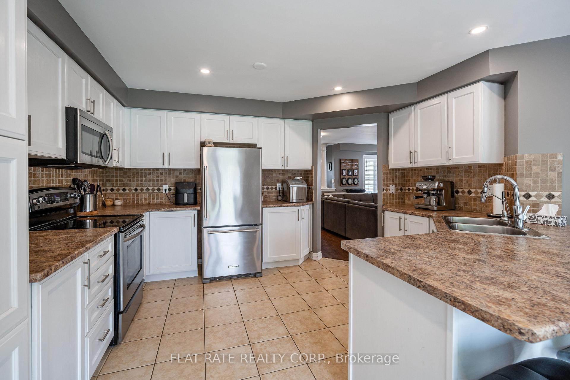 Photo 10 of 696 Tully Crescent, Peterborough, Monaghan Ward 2 — HOMEH