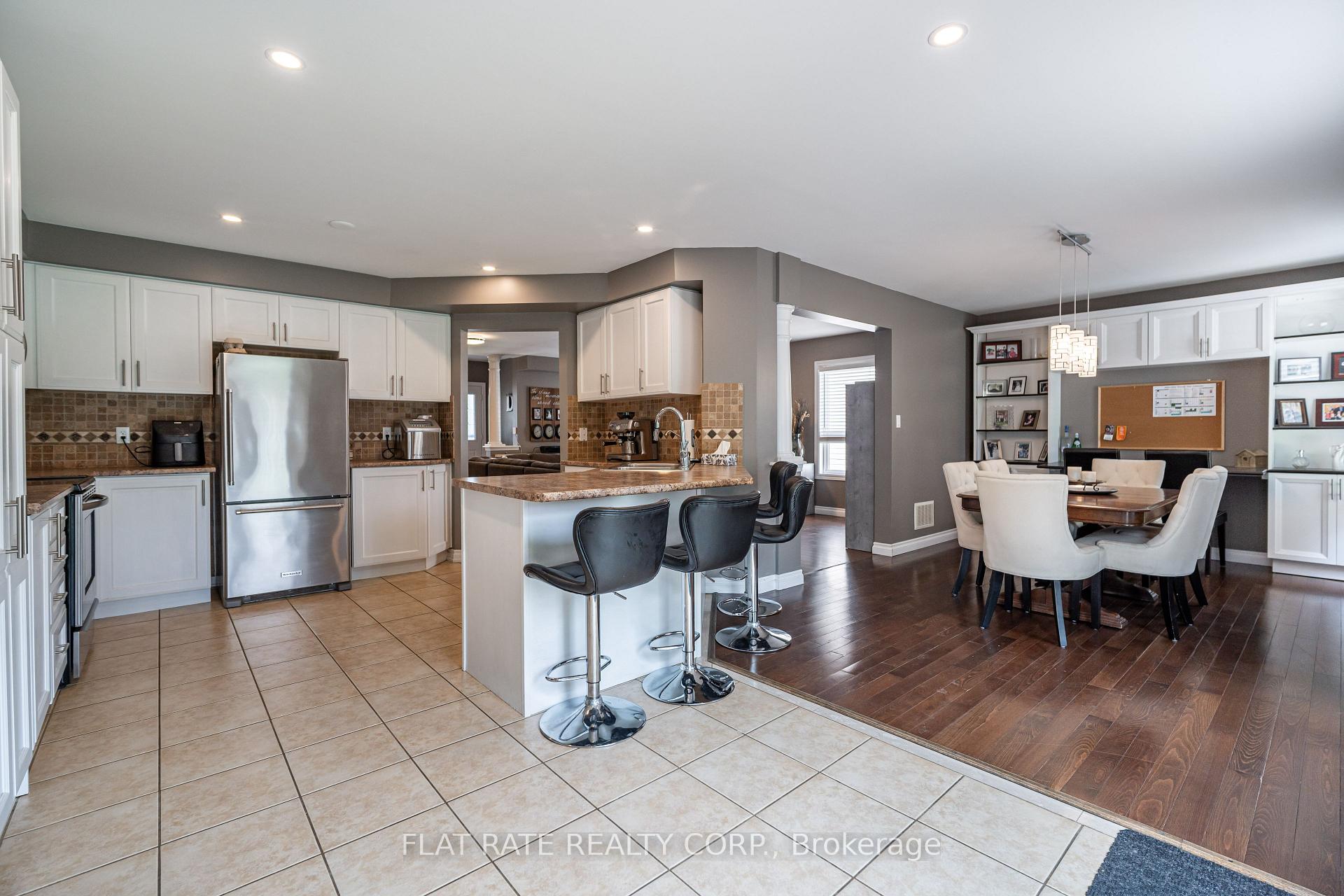 Photo 11 of 696 Tully Crescent, Peterborough, Monaghan Ward 2 — HOMEH