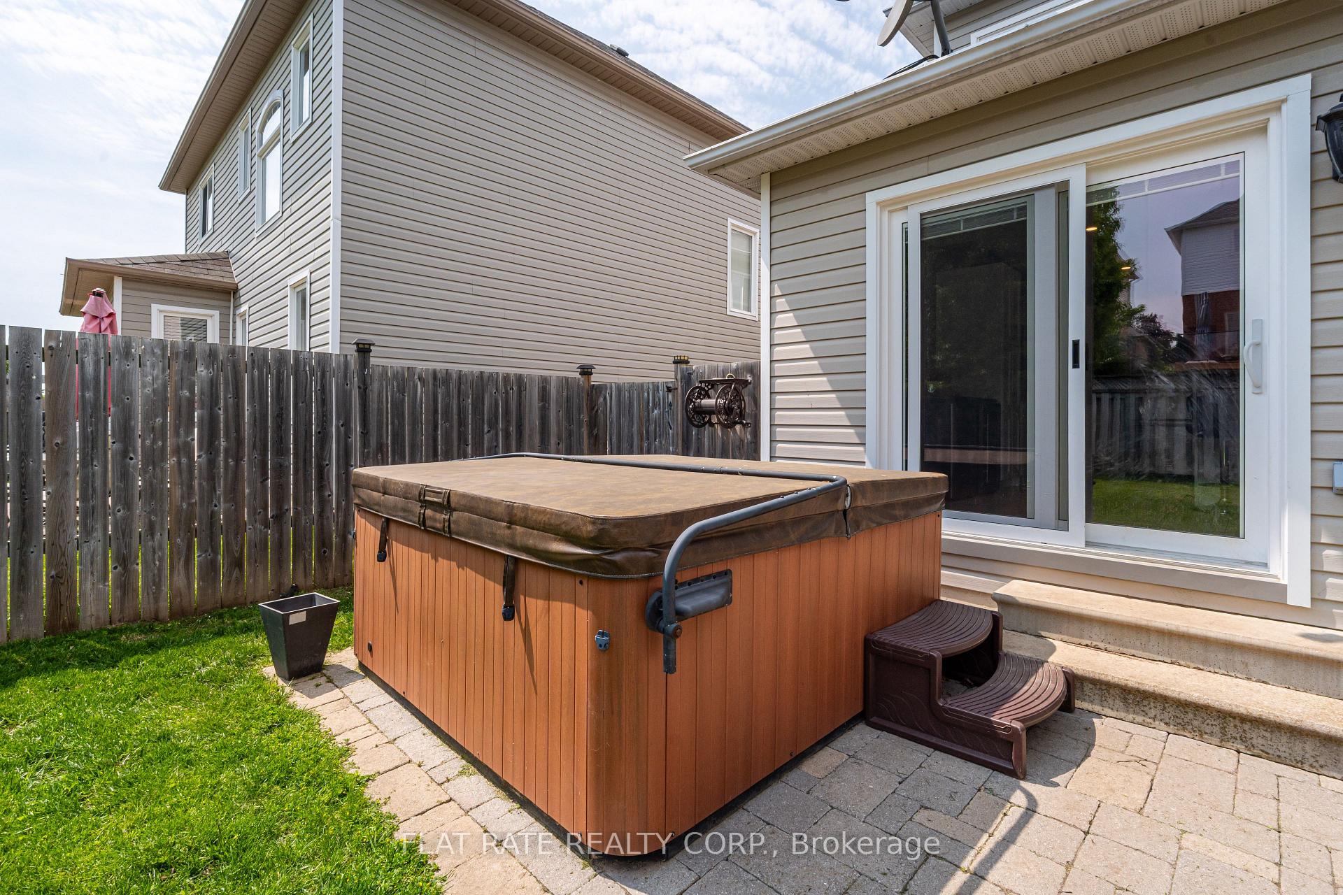 Photo 30 of 696 Tully Crescent, Peterborough, Monaghan Ward 2 — HOMEH