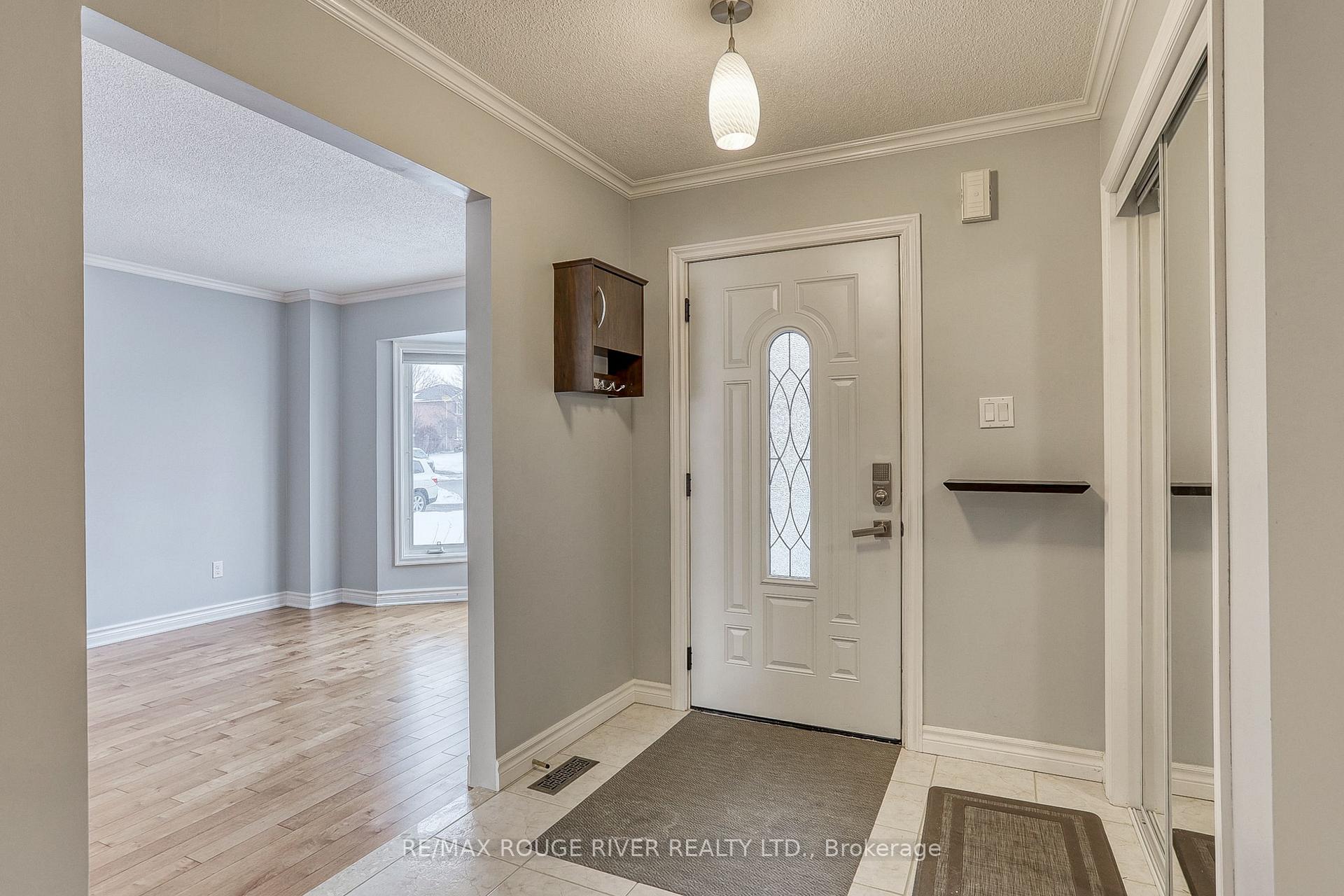 Photo 2 of 537 Whistler Drive, Oshawa, Northglen — HOMEH