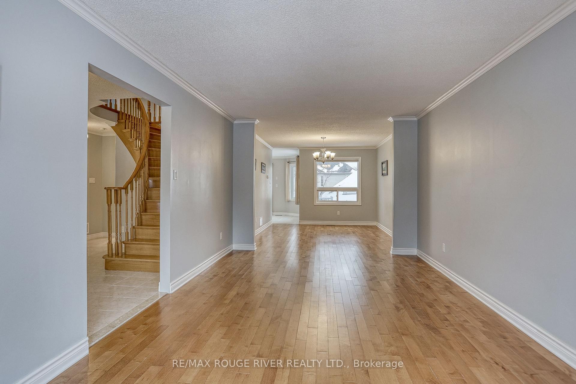 Photo 4 of 537 Whistler Drive, Oshawa, Northglen — HOMEH