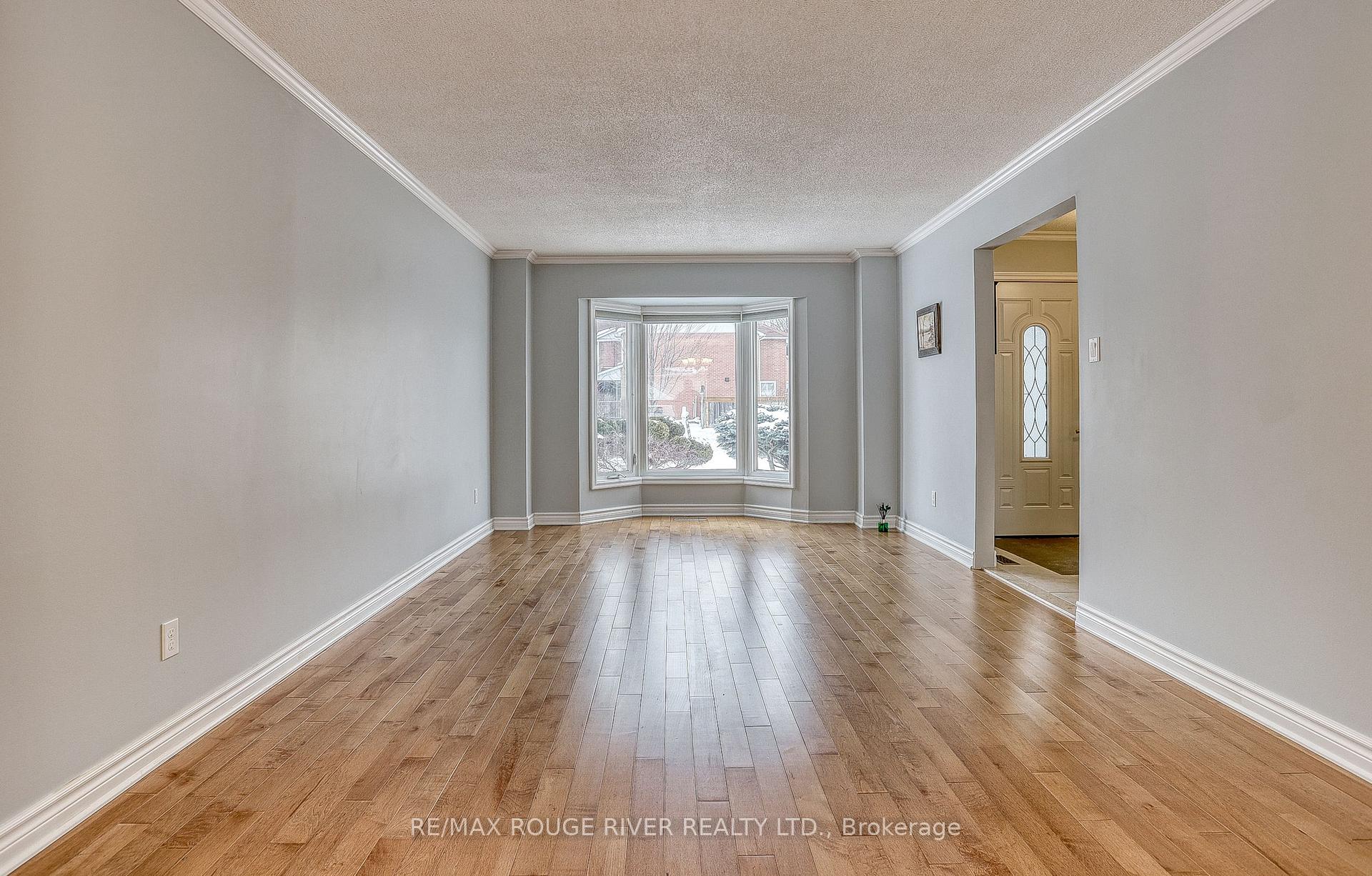 Photo 5 of 537 Whistler Drive, Oshawa, Northglen — HOMEH