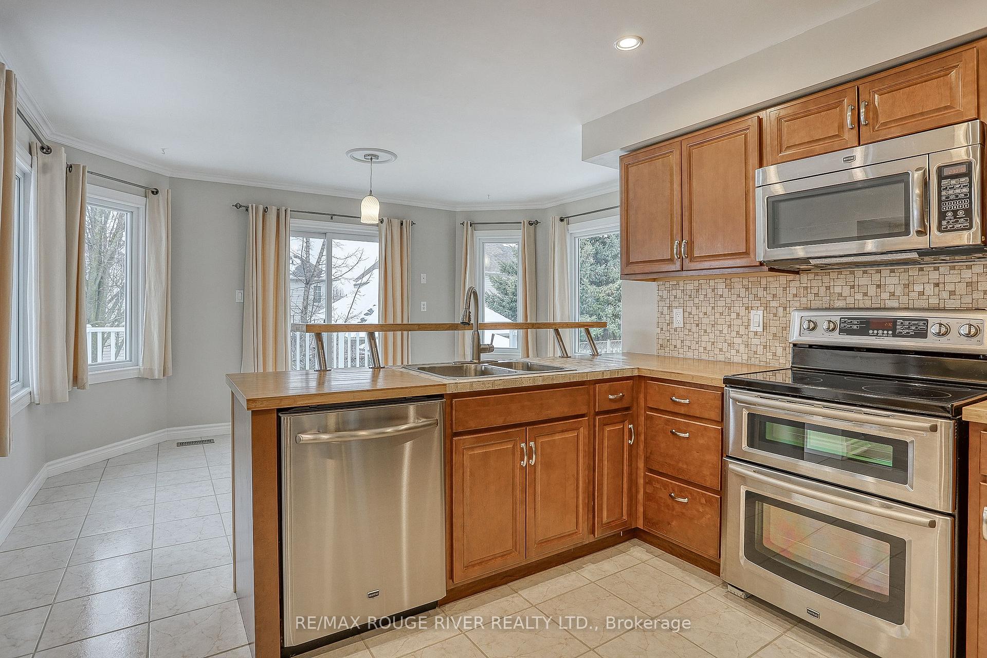 Photo 7 of 537 Whistler Drive, Oshawa, Northglen — HOMEH