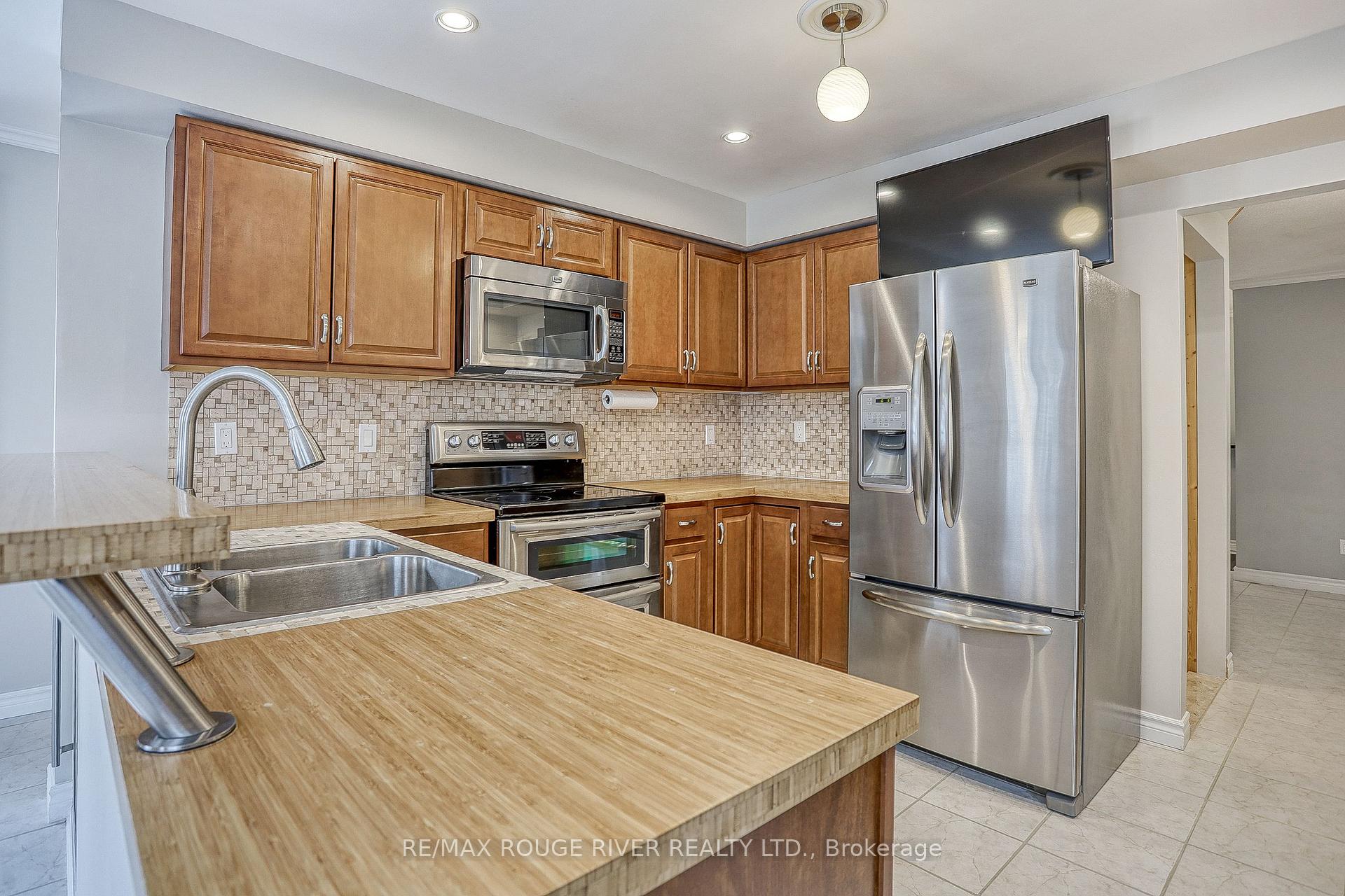 Photo 9 of 537 Whistler Drive, Oshawa, Northglen — HOMEH