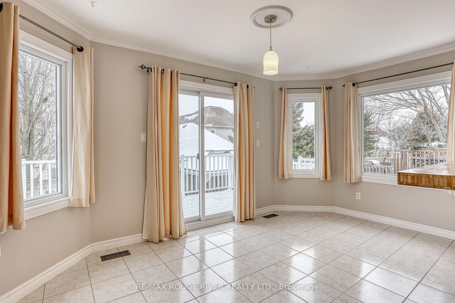 Photo 10 of 537 Whistler Drive, Oshawa, Northglen — HOMEH