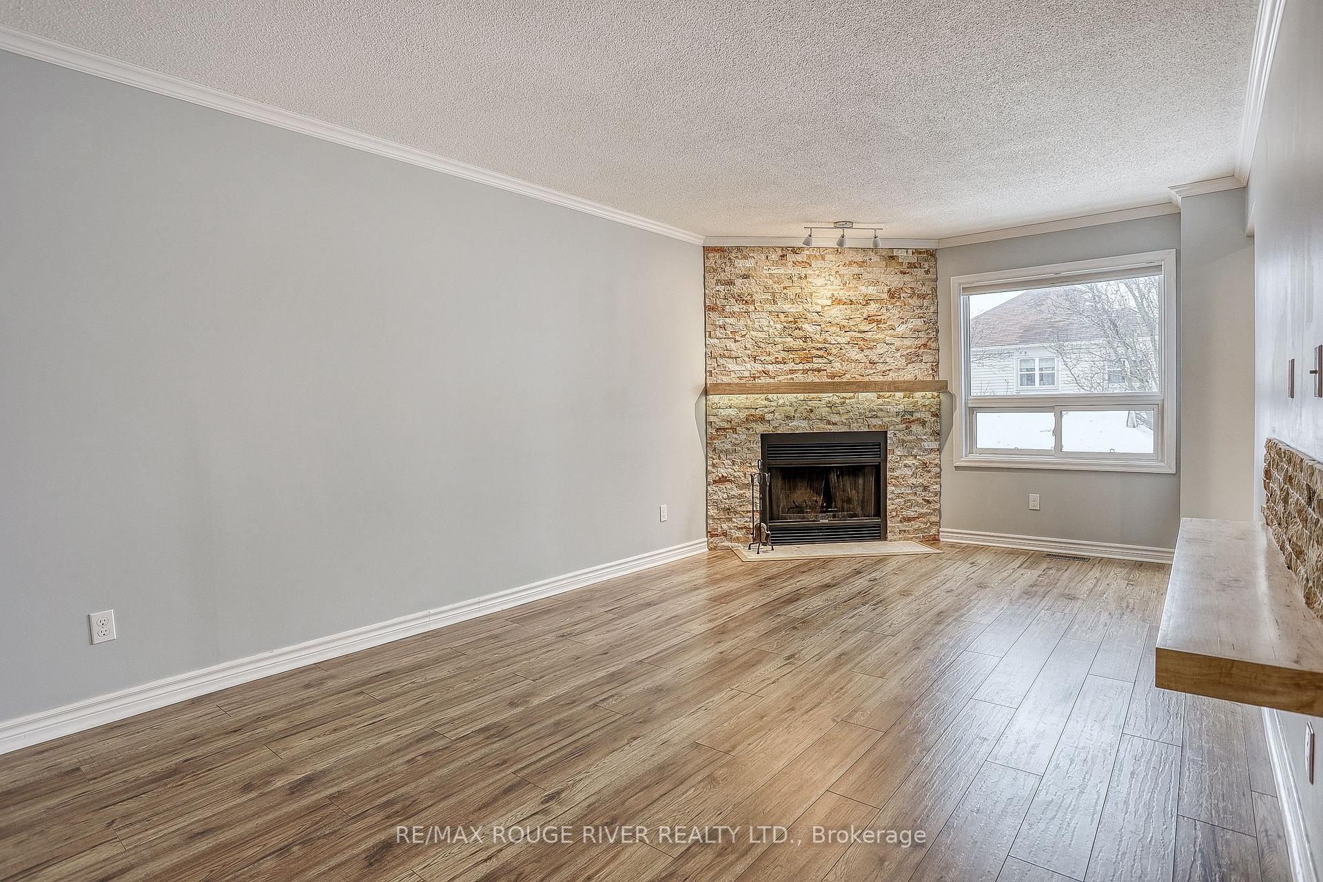 Photo 12 of 537 Whistler Drive, Oshawa, Northglen — HOMEH