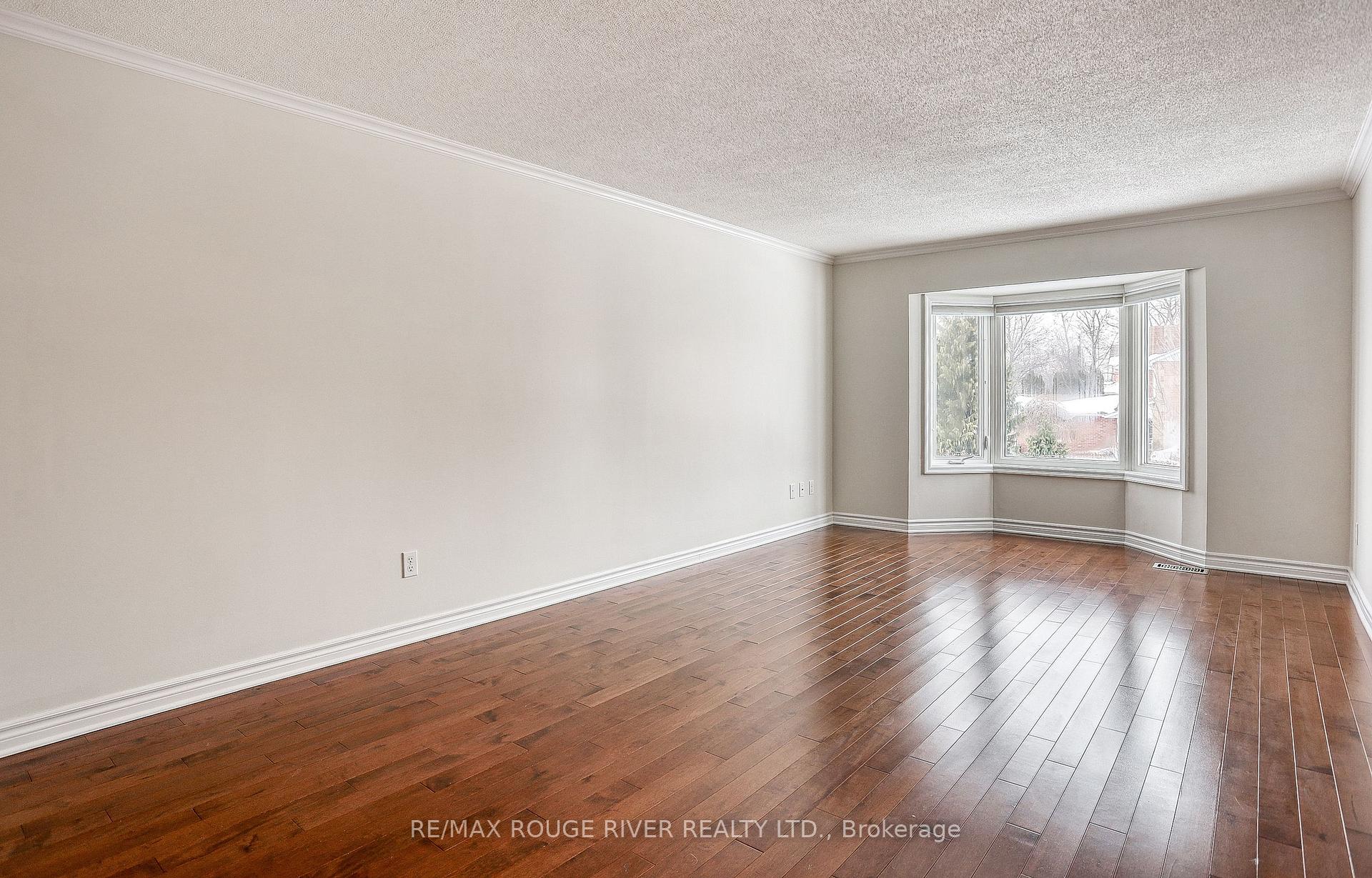 Photo 15 of 537 Whistler Drive, Oshawa, Northglen — HOMEH