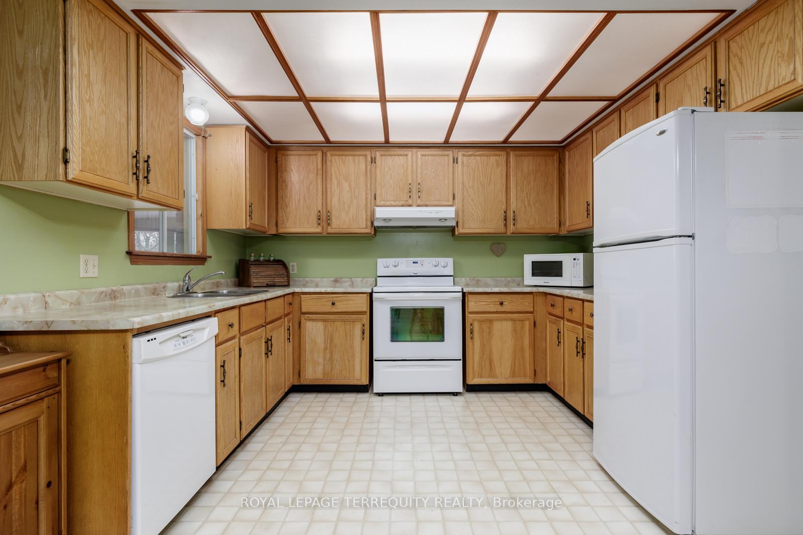 Photo 4 of 193 Overbank Drive, Oshawa, McLaughlin — HOMEH