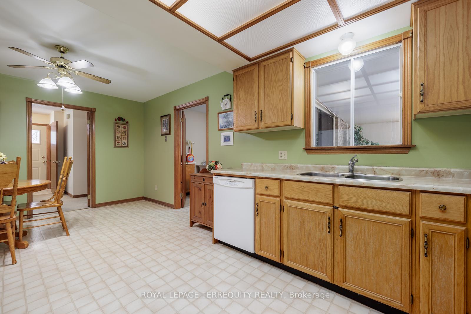 Photo 5 of 193 Overbank Drive, Oshawa, McLaughlin — HOMEH