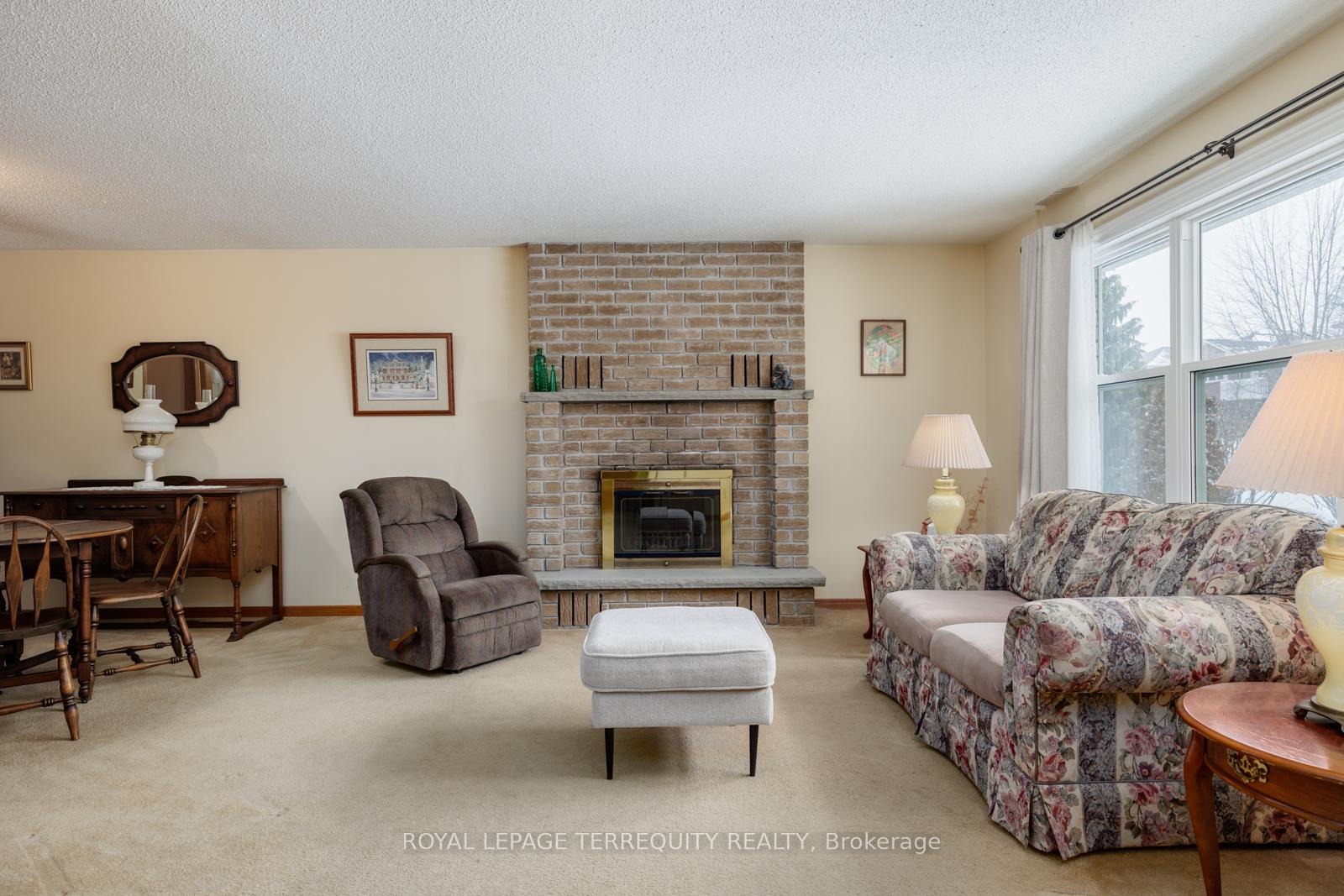 Photo 11 of 193 Overbank Drive, Oshawa, McLaughlin — HOMEH