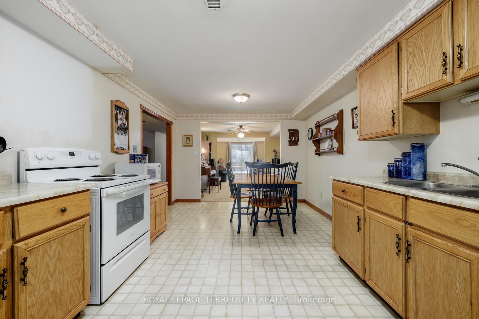 Photo 19 of 193 Overbank Drive, Oshawa, McLaughlin — HOMEH