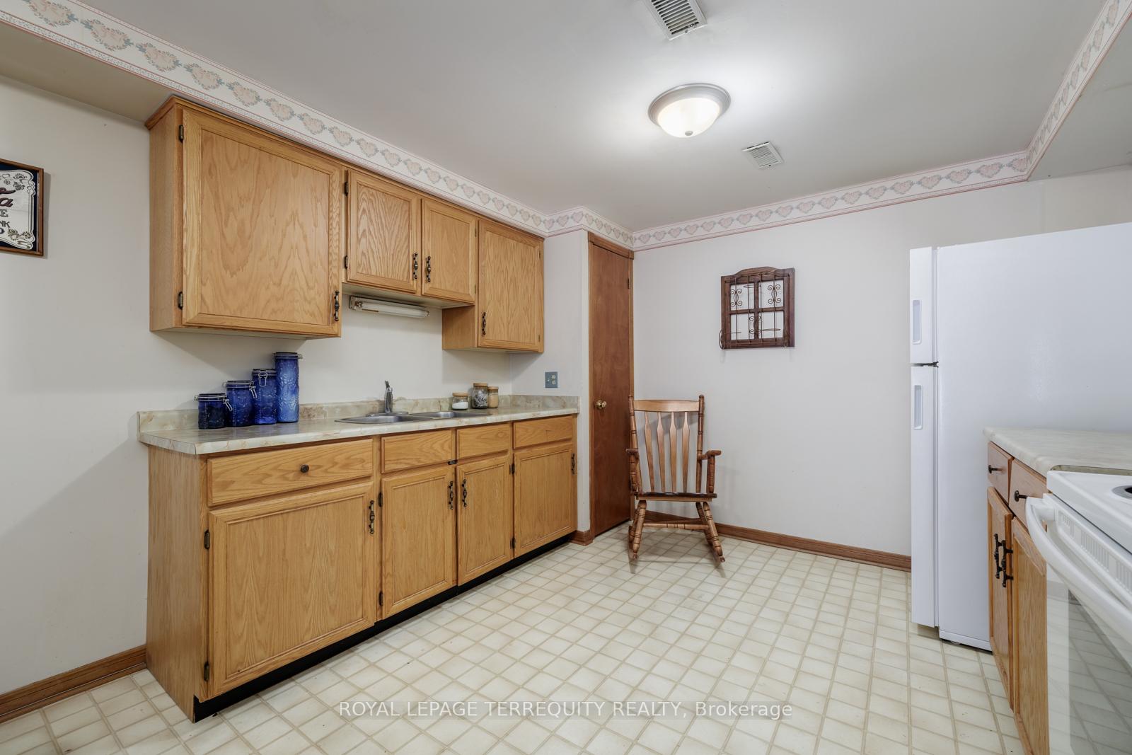 Photo 20 of 193 Overbank Drive, Oshawa, McLaughlin — HOMEH