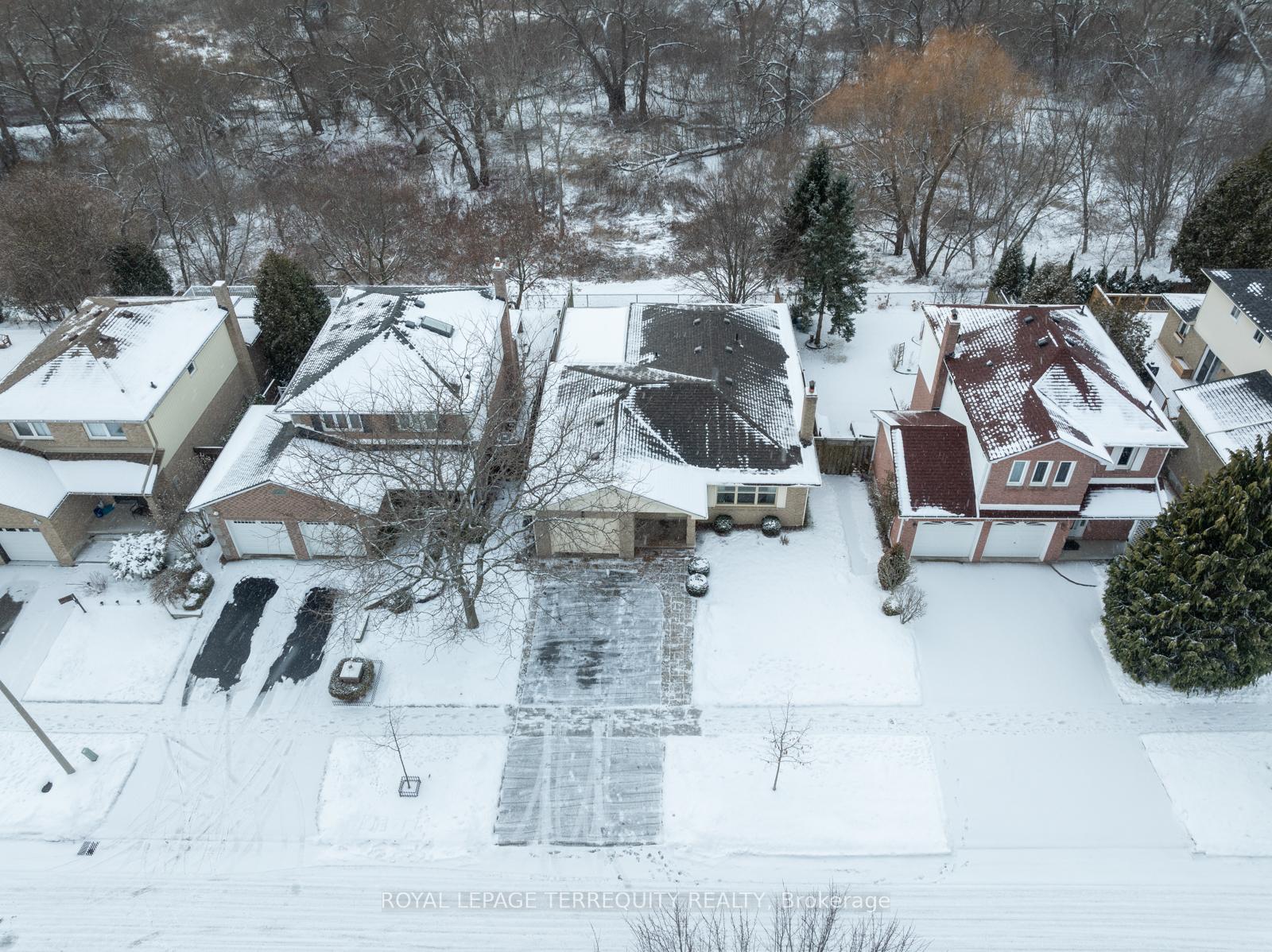 Photo 35 of 193 Overbank Drive, Oshawa, McLaughlin — HOMEH