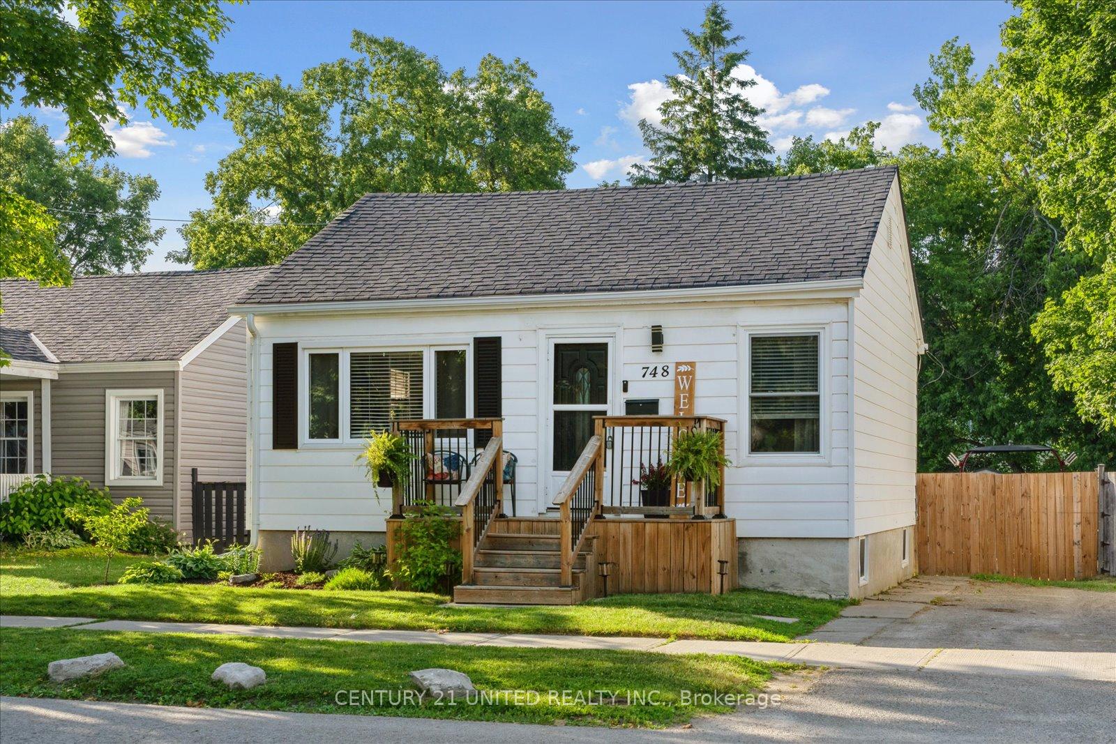 Photo 3 of 748 Brown Street, Peterborough, Otonabee Ward 1 — HOMEH