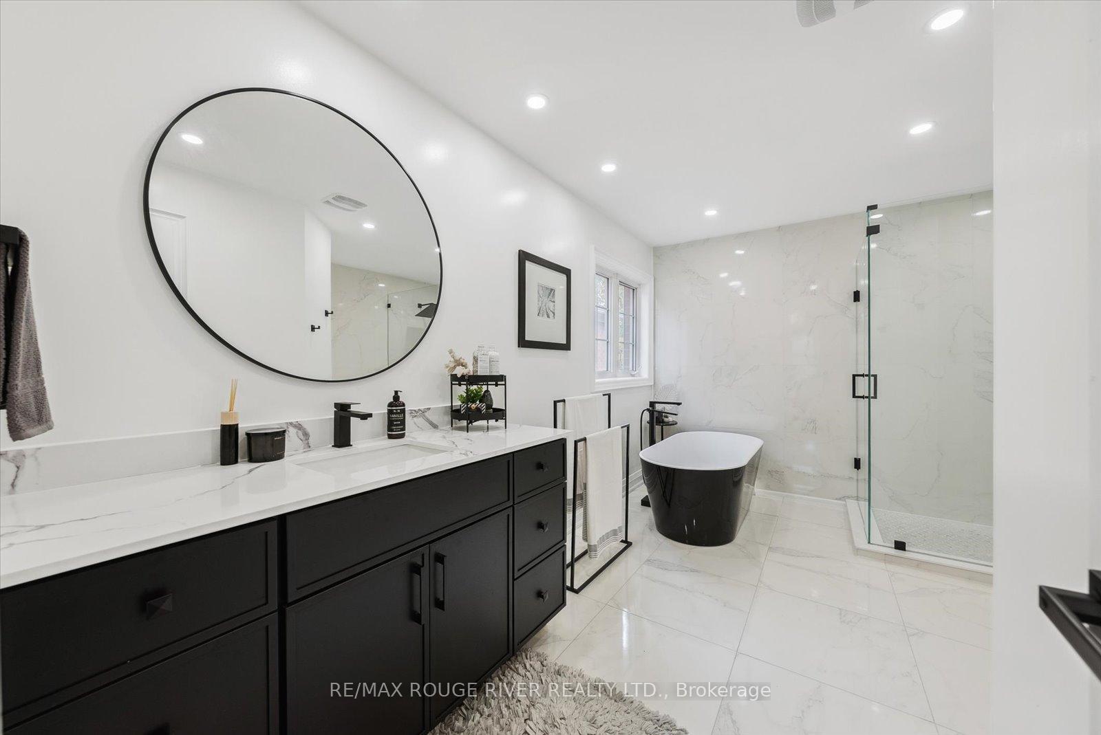Photo 4 of 11 Mcbeth Place, Whitby, Brooklin — HOMEH