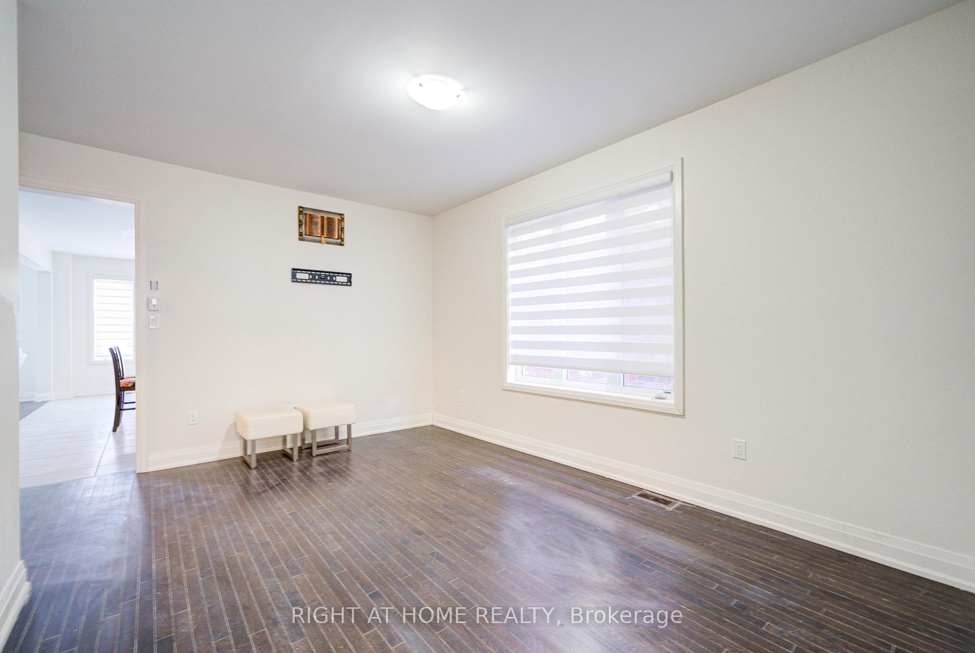 Photo 4 of 4 Hassard-Short Lane, Ajax, South East — HOMEH