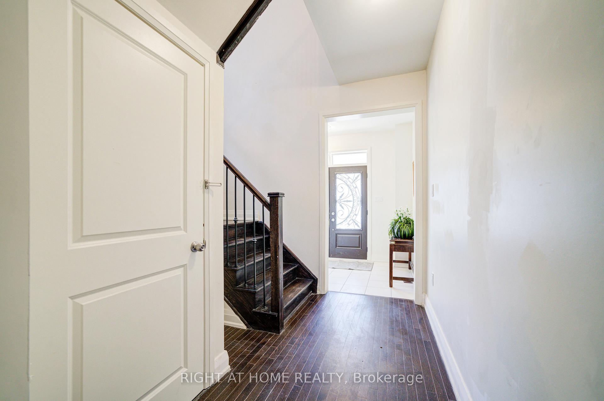 Photo 5 of 4 Hassard-Short Lane, Ajax, South East — HOMEH