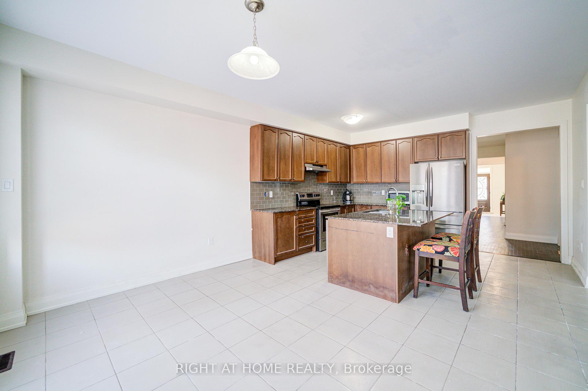 Photo 8 of 4 Hassard-Short Lane, Ajax, South East — HOMEH