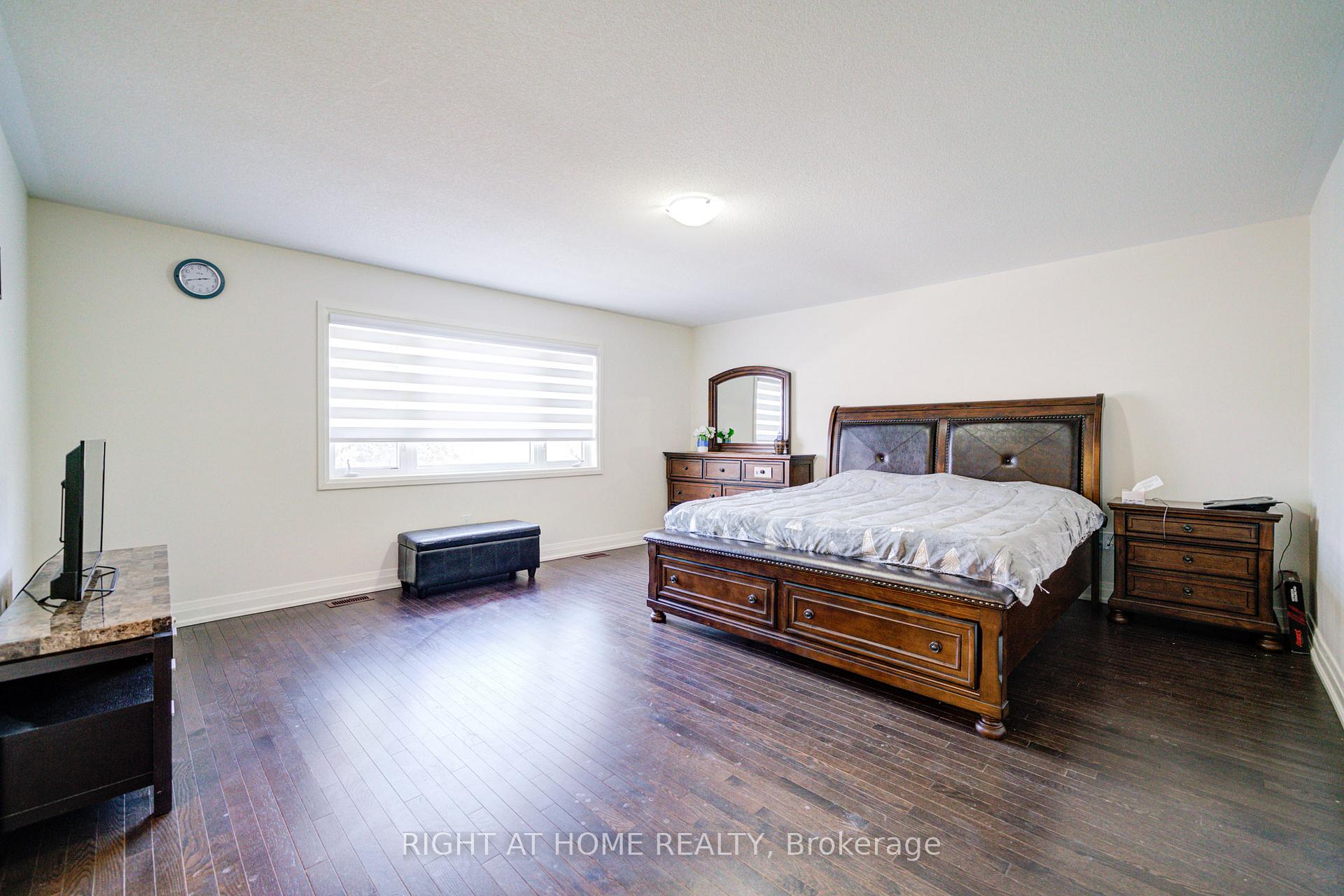 Photo 14 of 4 Hassard-Short Lane, Ajax, South East — HOMEH