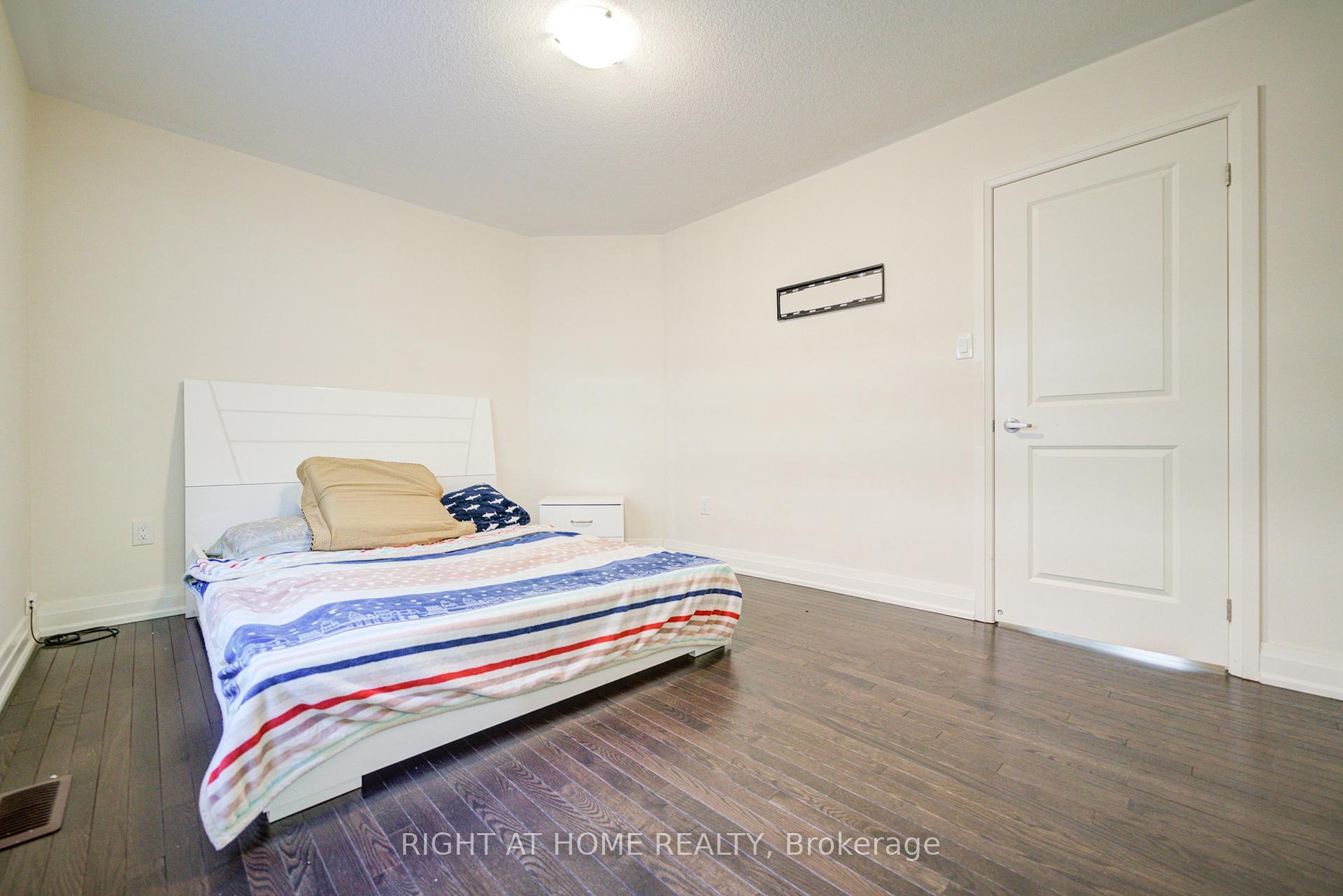 Photo 21 of 4 Hassard-Short Lane, Ajax, South East — HOMEH