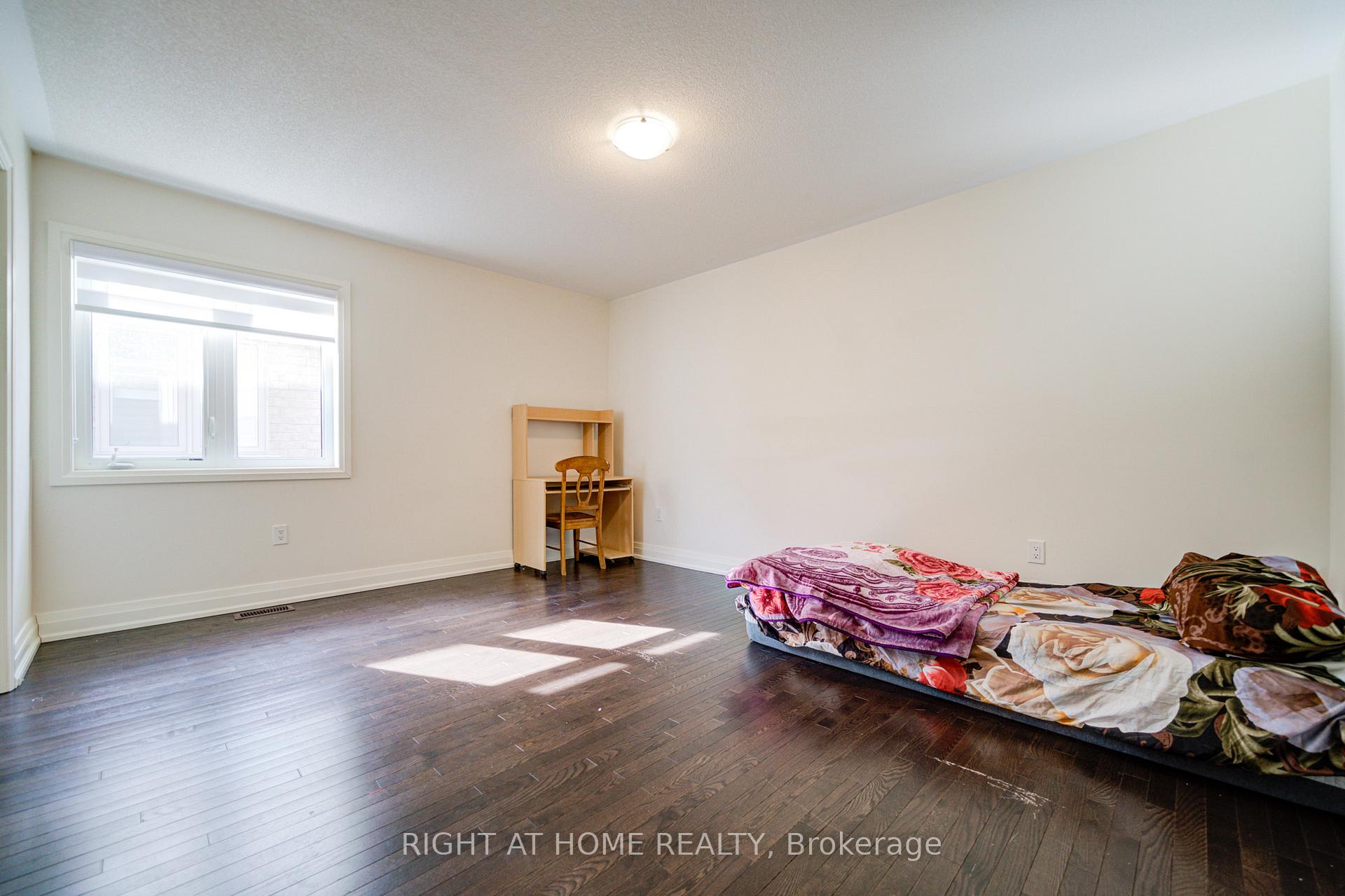 Photo 22 of 4 Hassard-Short Lane, Ajax, South East — HOMEH
